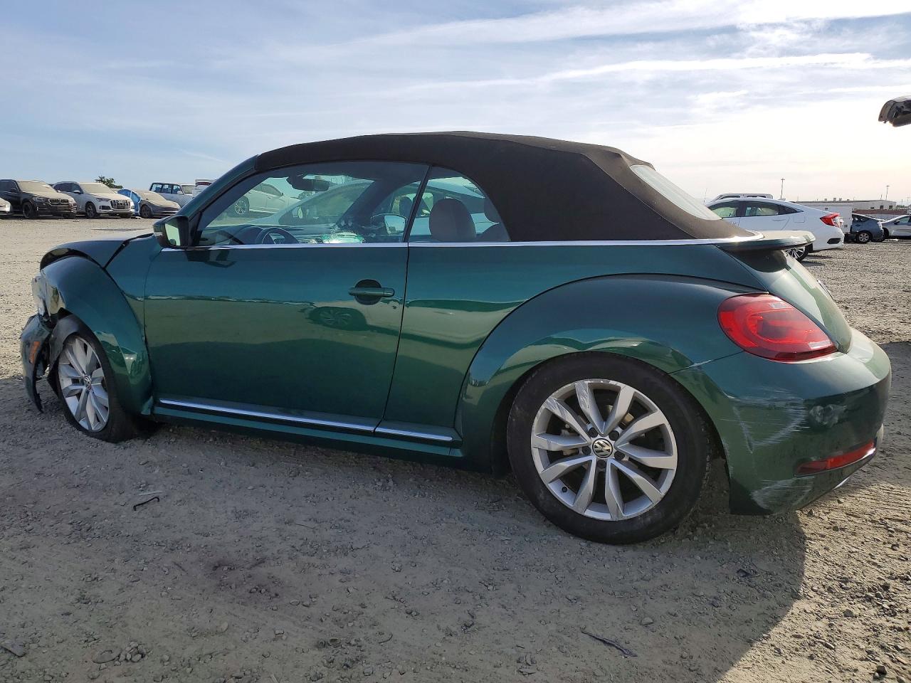2017 VOLKSWAGEN BEETLE S photo 2