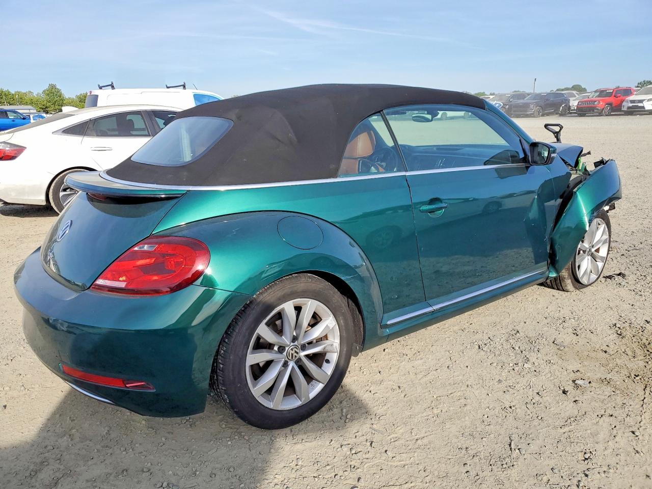 2017 VOLKSWAGEN BEETLE S photo 3