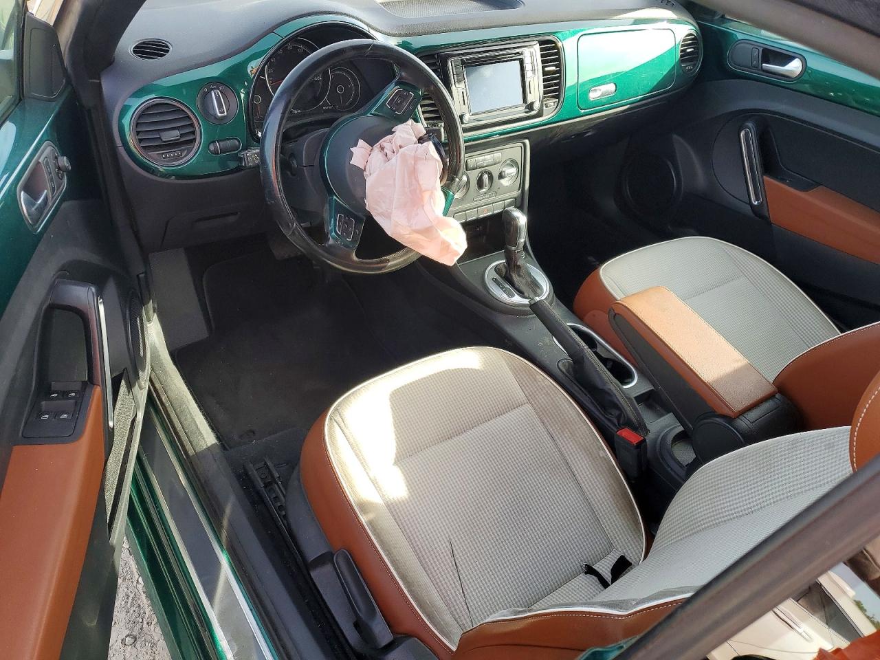 2017 VOLKSWAGEN BEETLE S photo 8
