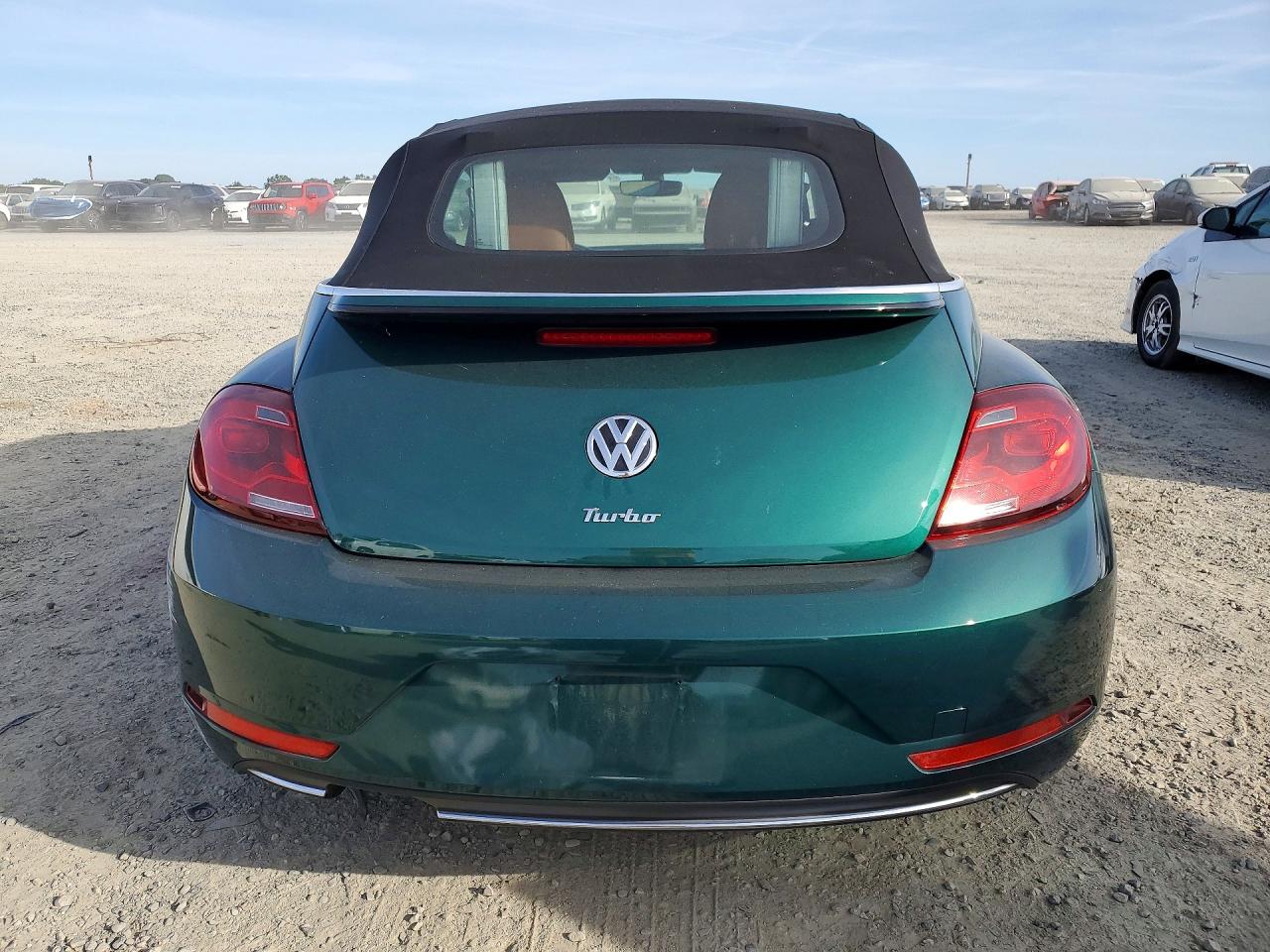 2017 VOLKSWAGEN BEETLE S photo 6