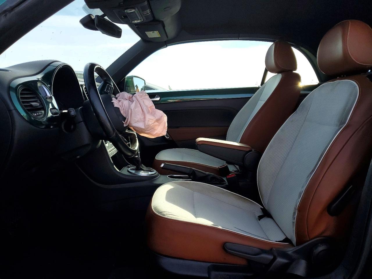 2017 VOLKSWAGEN BEETLE S photo 7