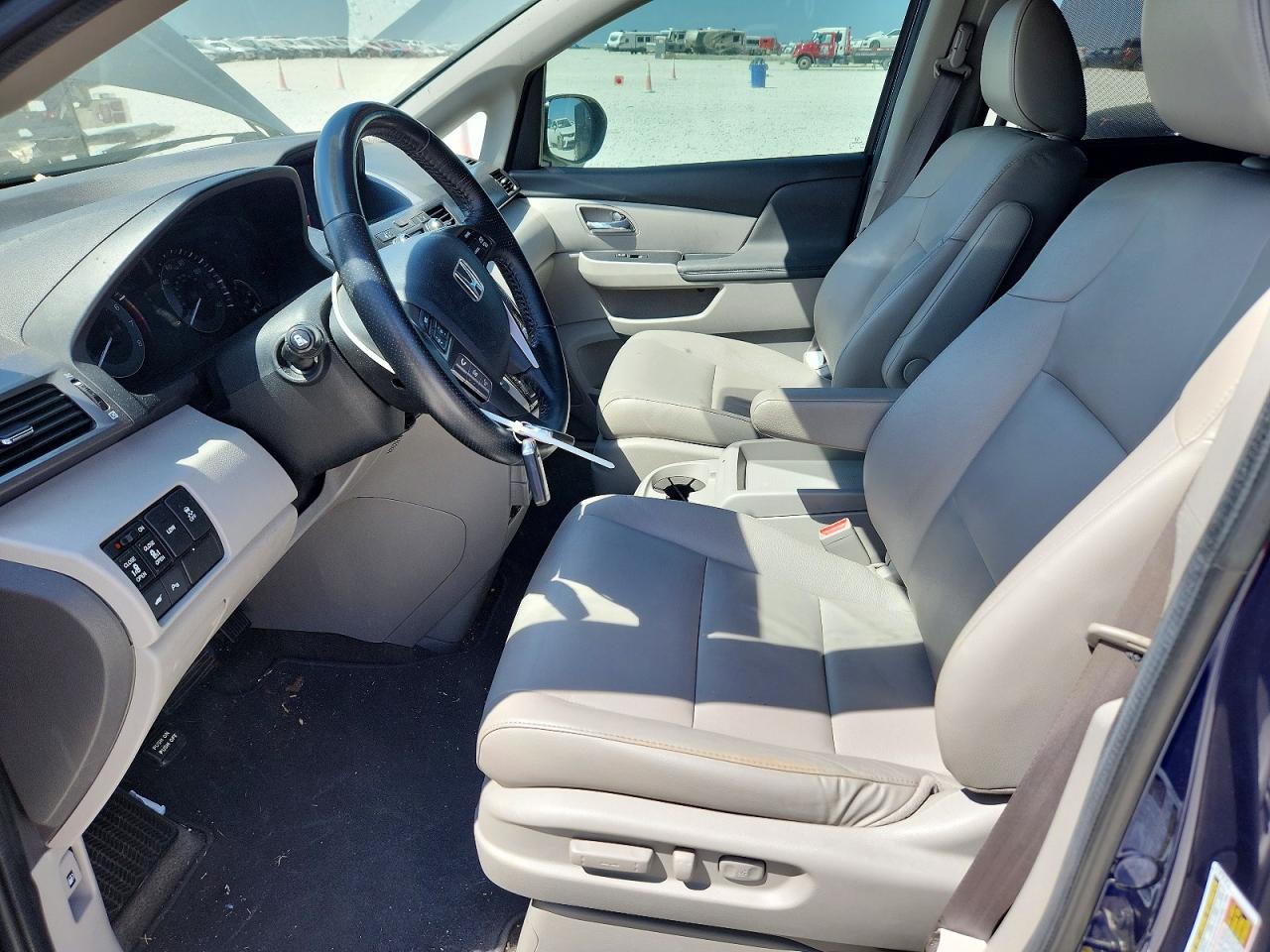 2014 HONDA ODYSSEY TOURING photo 13