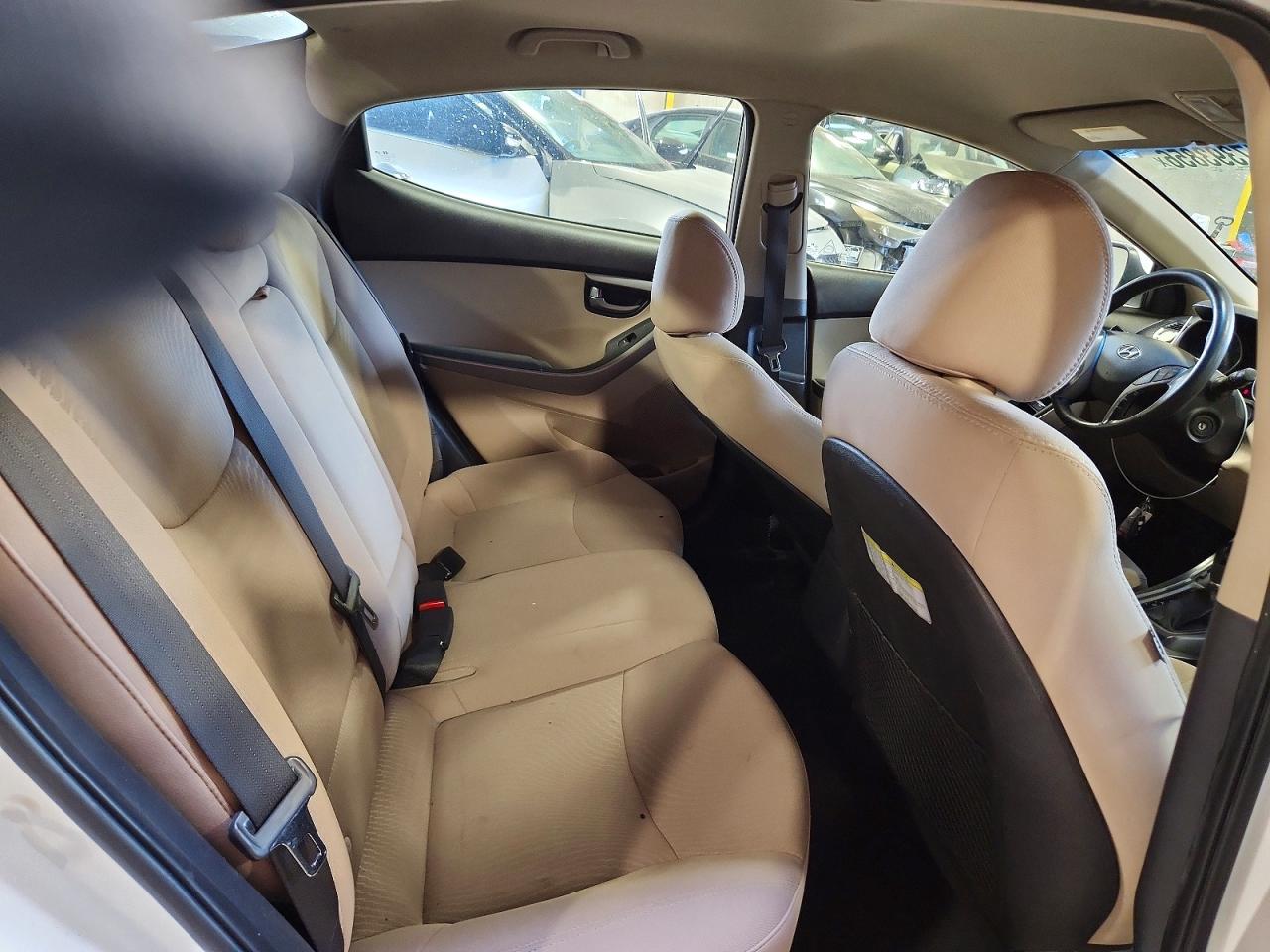 2015 HYUNDAI ELANTRA SE photo 19