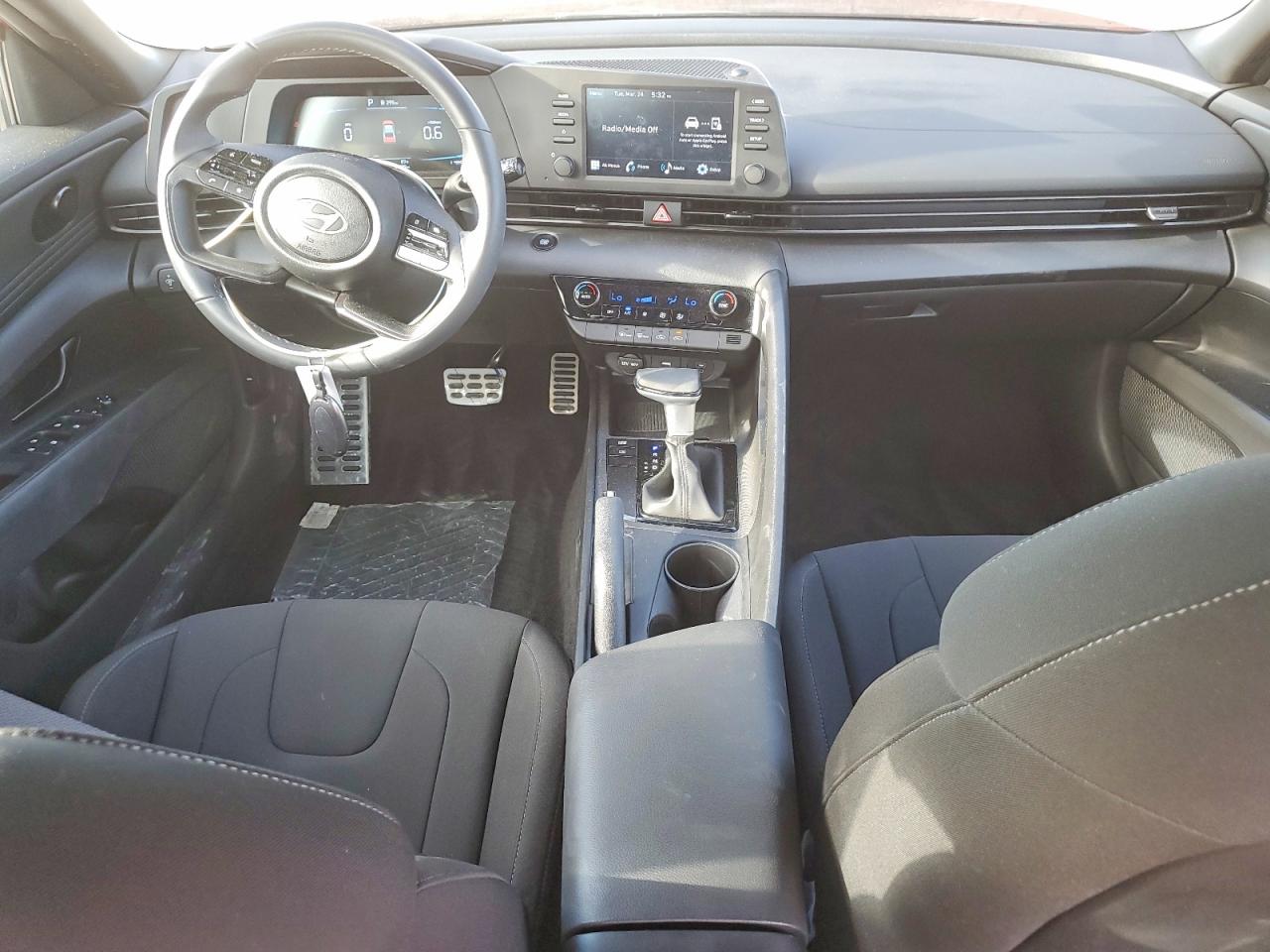 2025 HYUNDAI ELANTRA SEL SPORT photo 22