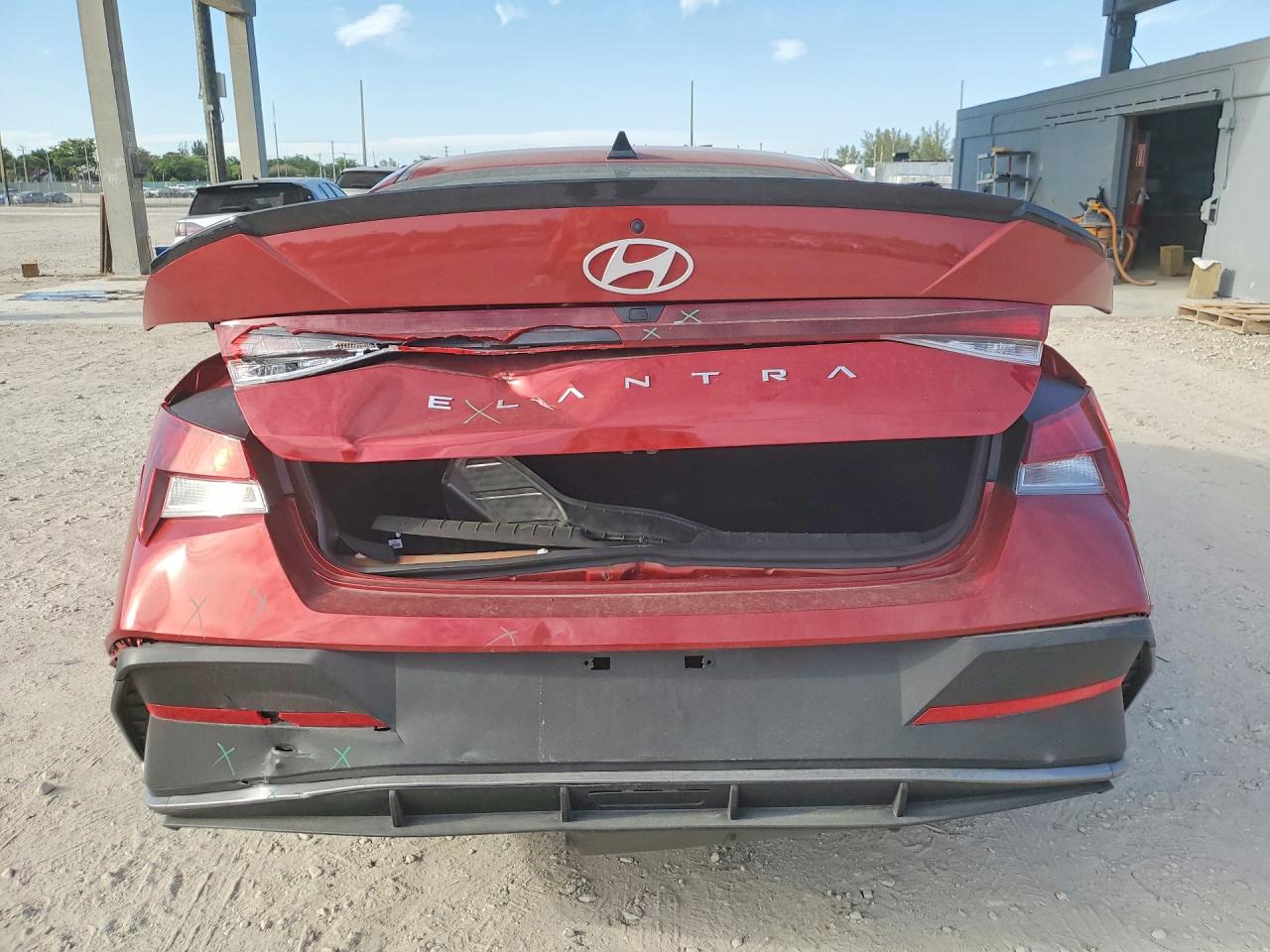 2025 HYUNDAI ELANTRA SEL SPORT photo 16