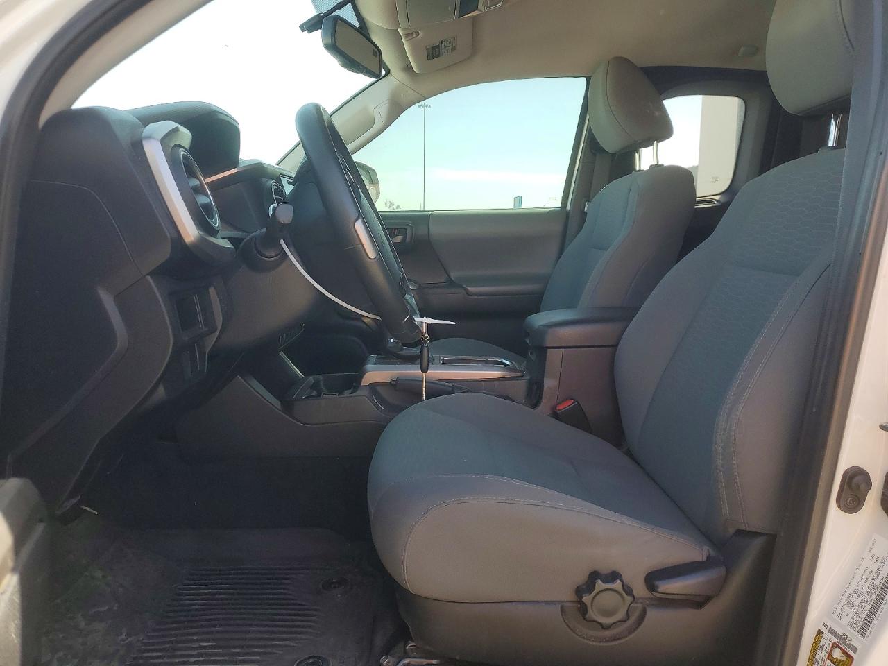 2017 TOYOTA TACOMA SR5 V6 photo 19