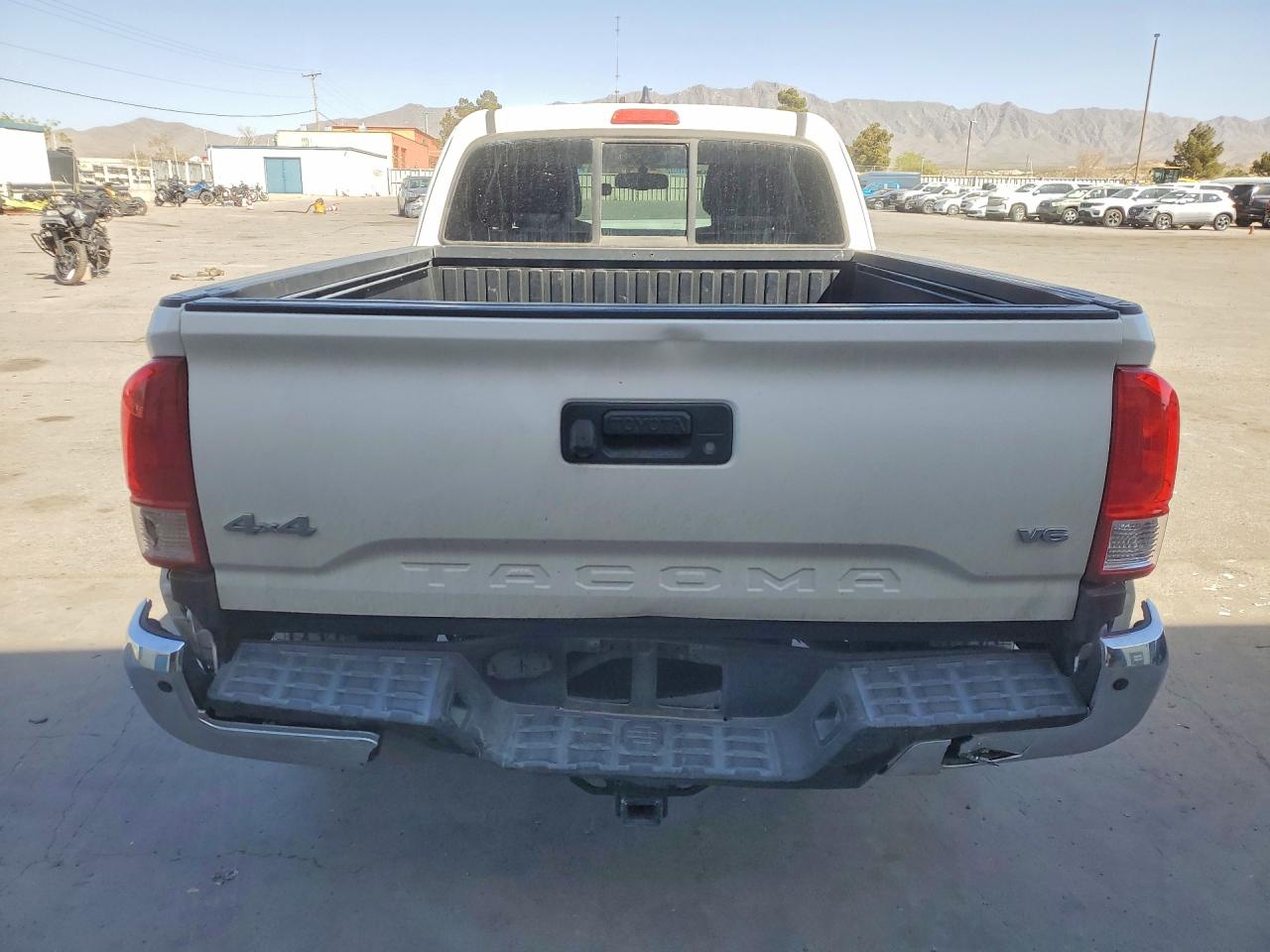 2017 TOYOTA TACOMA SR5 V6 photo 16
