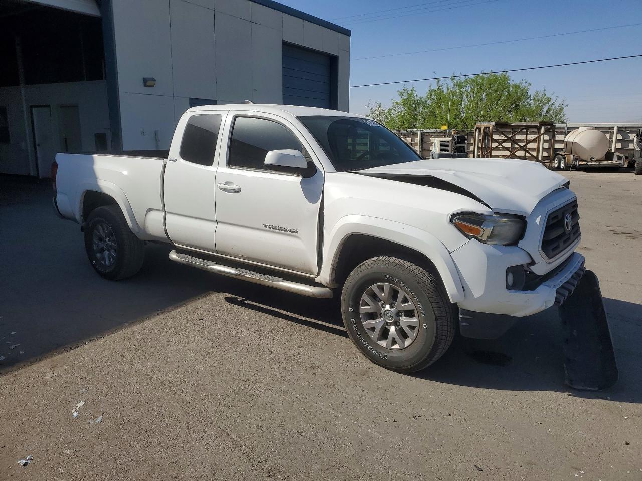 2017 TOYOTA TACOMA SR5 V6 photo 10