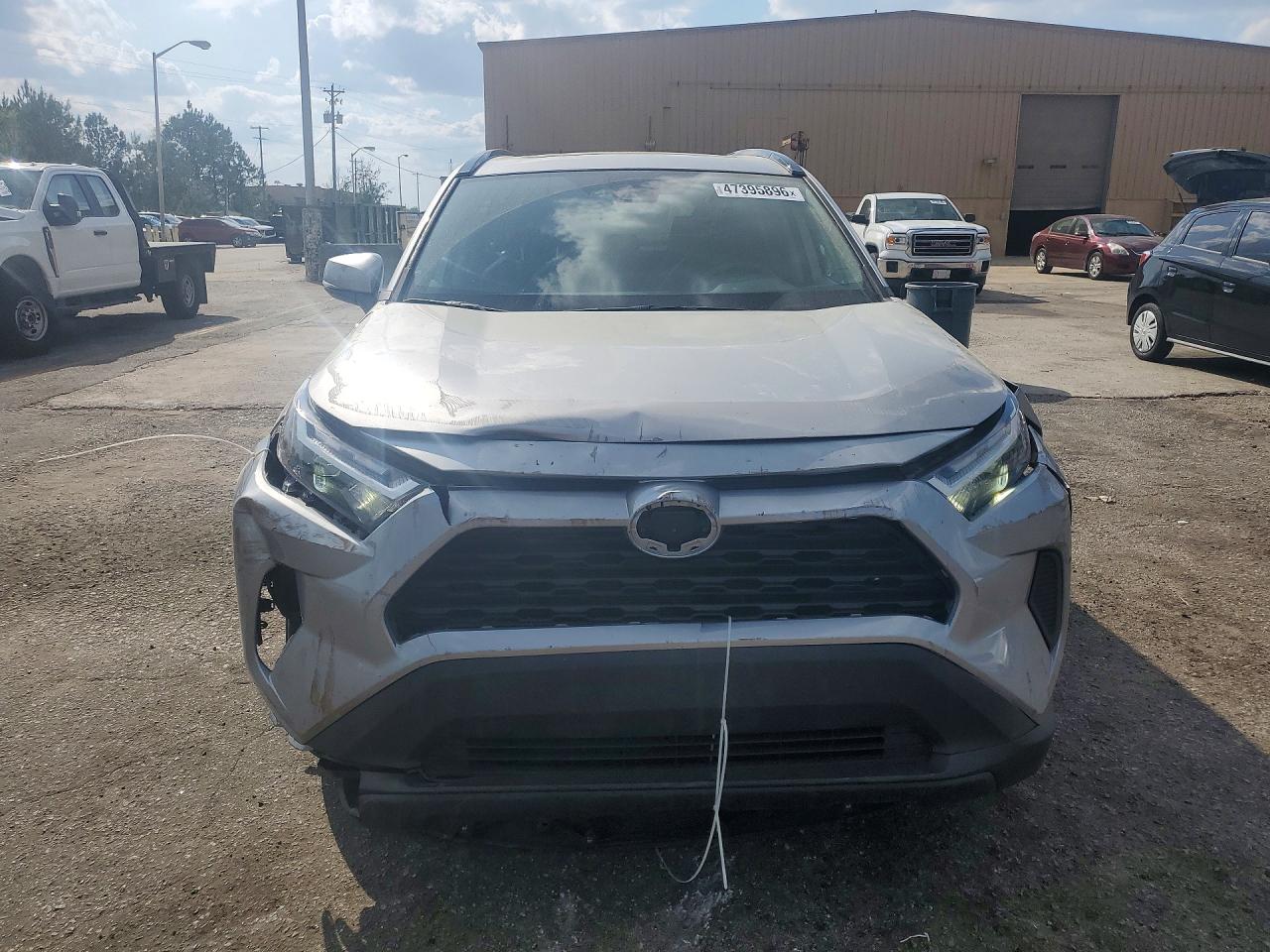 2022 TOYOTA RAV4 XLE photo 9