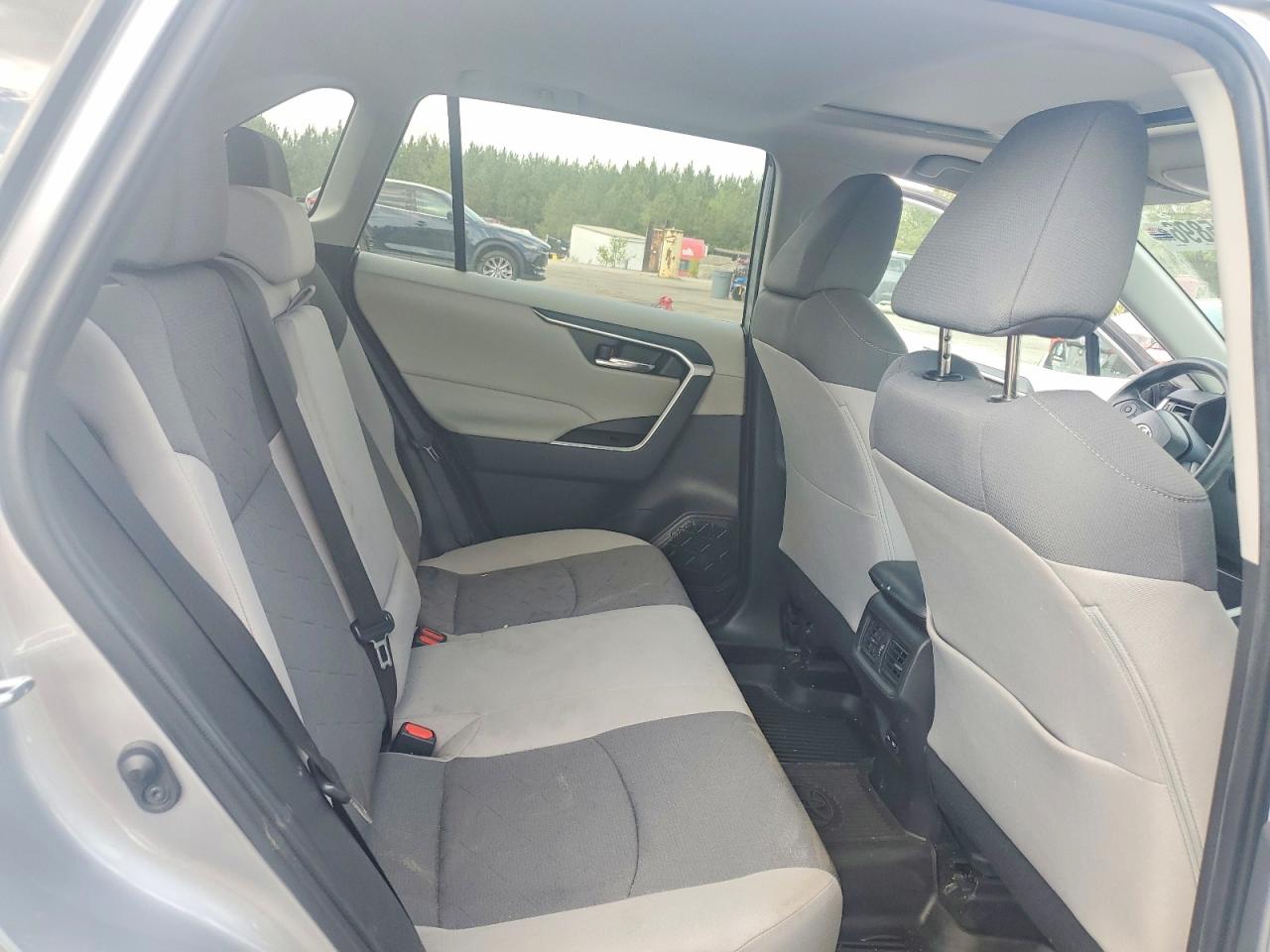 2022 TOYOTA RAV4 XLE photo 19