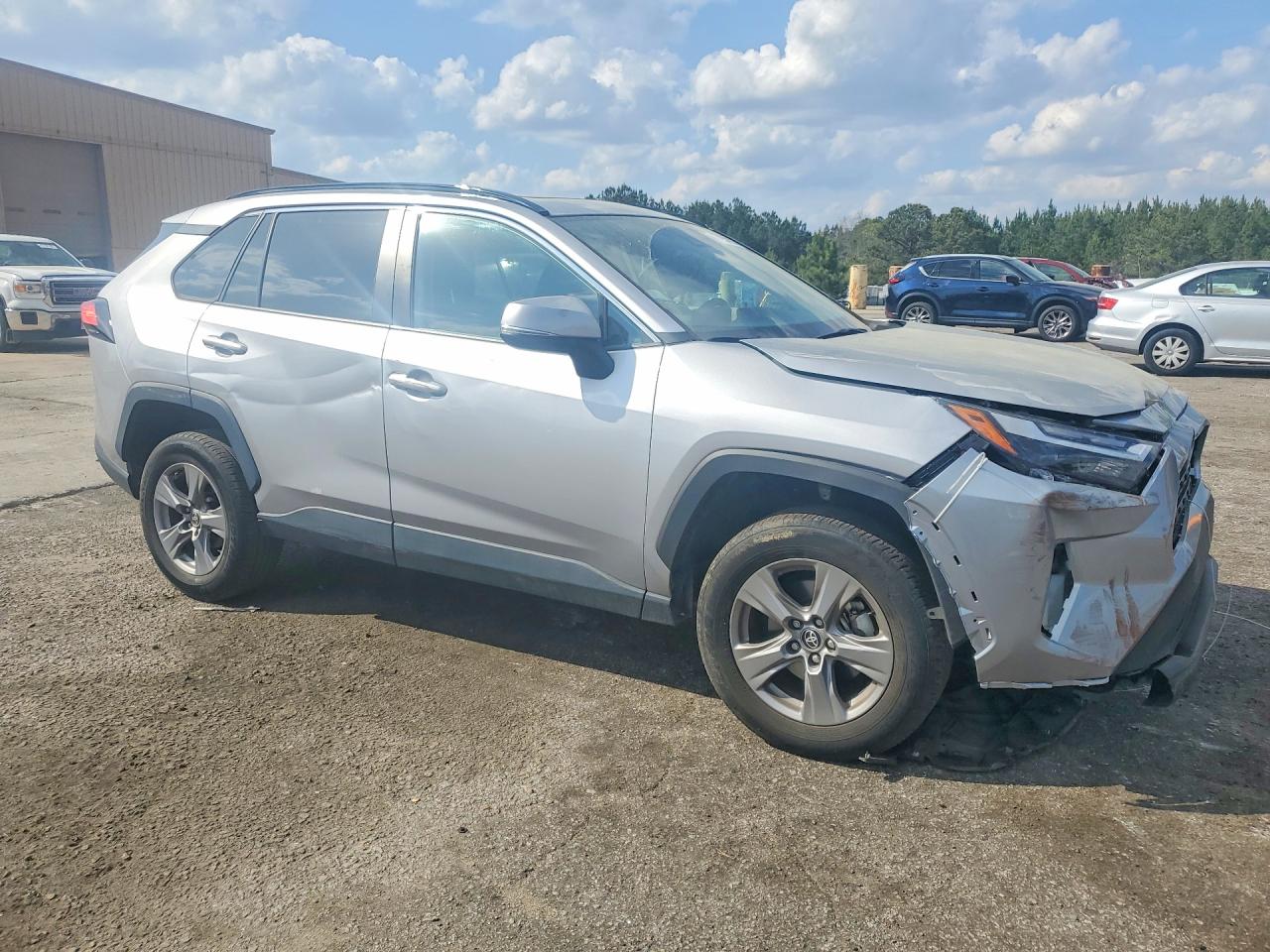 2022 TOYOTA RAV4 XLE photo 7