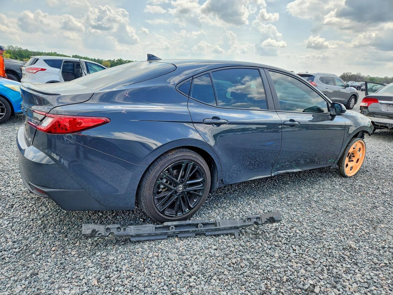 2025 TOYOTA CAMRY SE photo 3
