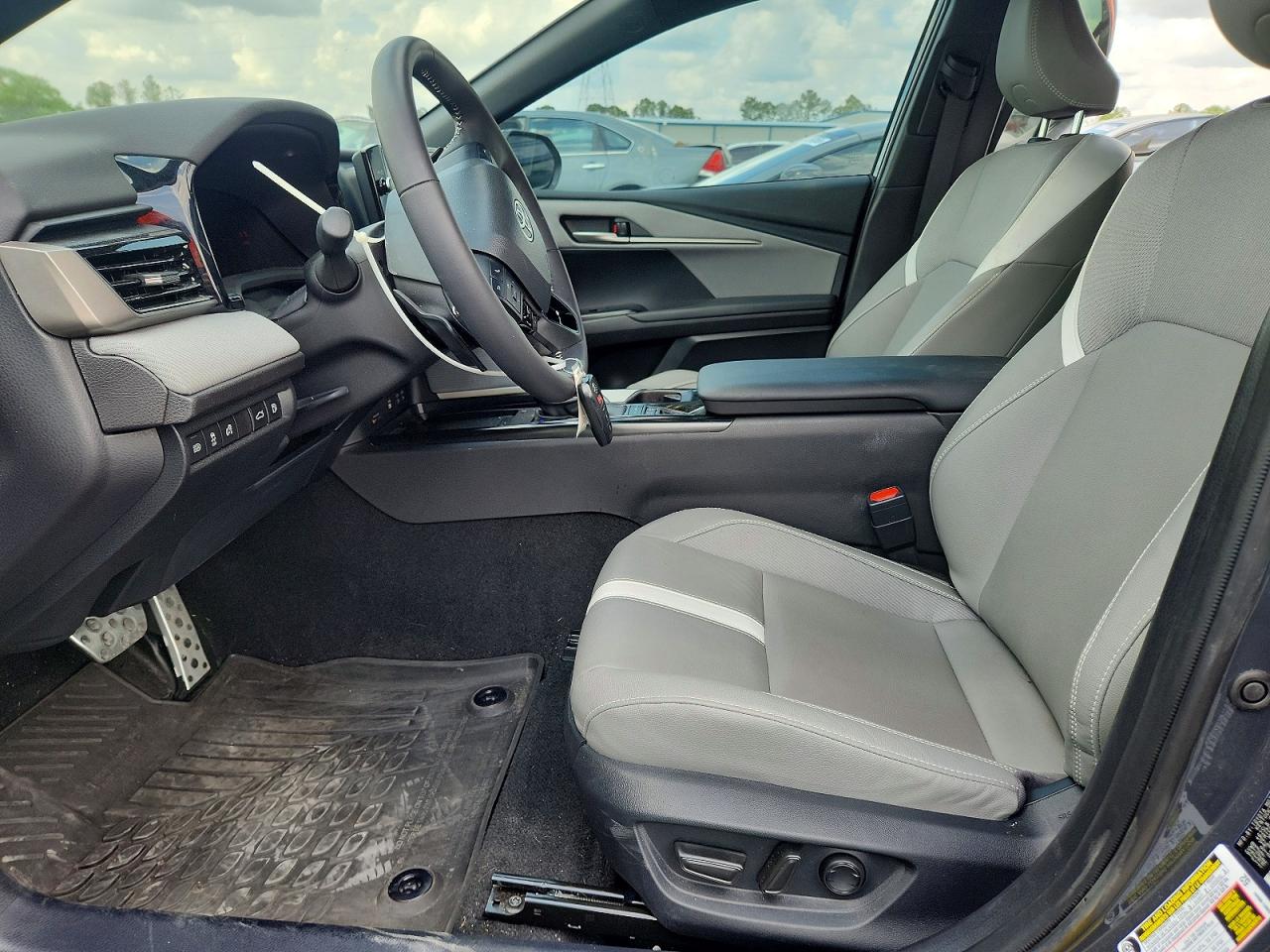2025 TOYOTA CAMRY SE photo 7
