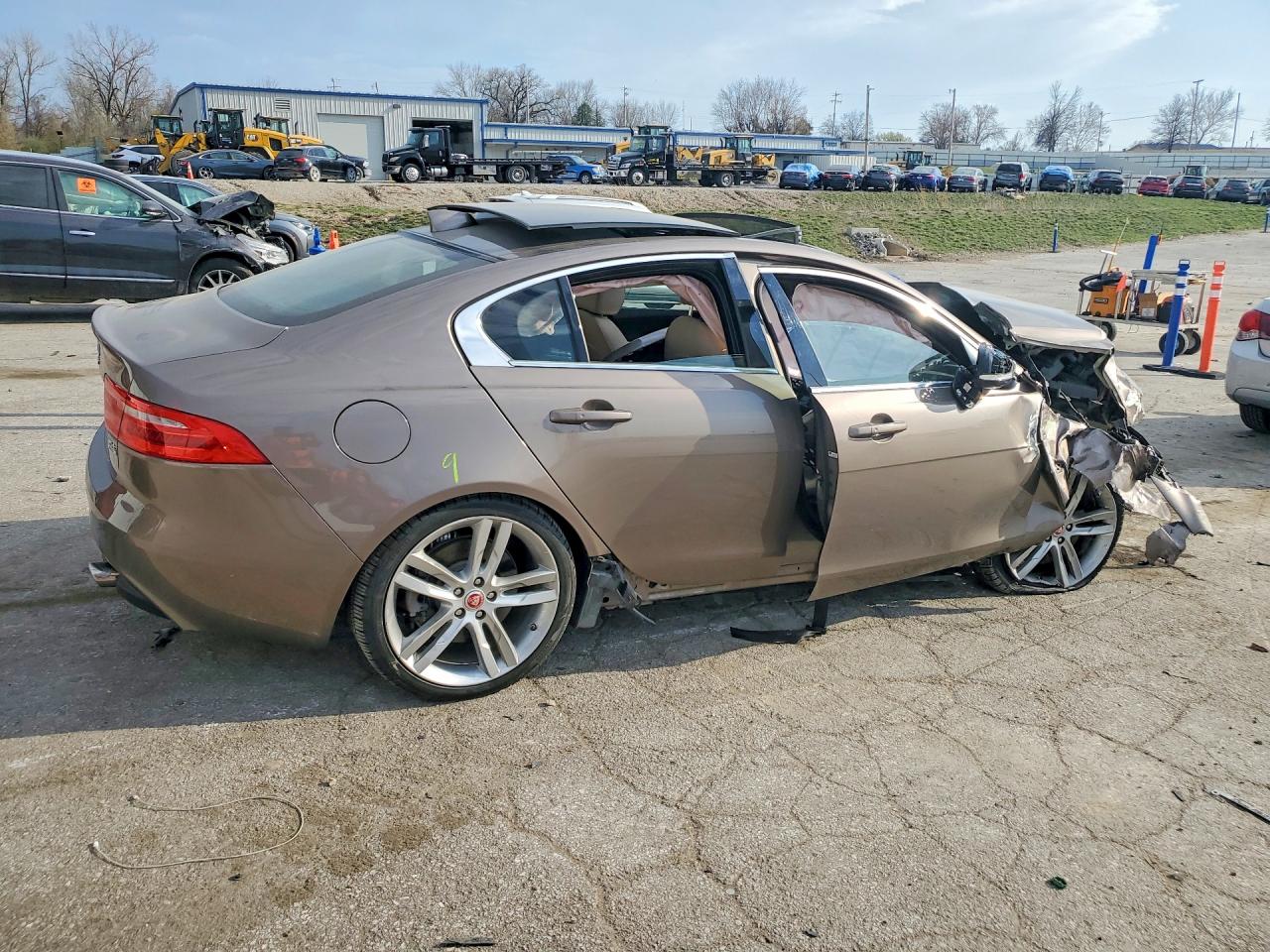 2017 JAGUAR XE PRESTIGE photo 7