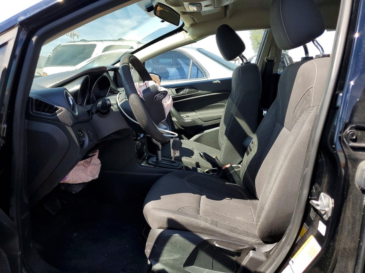 2019 FORD FIESTA SE photo 19