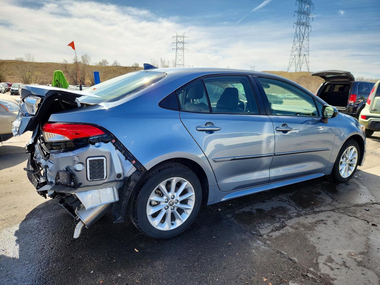 2021 TOYOTA COROLLA LE photo 3