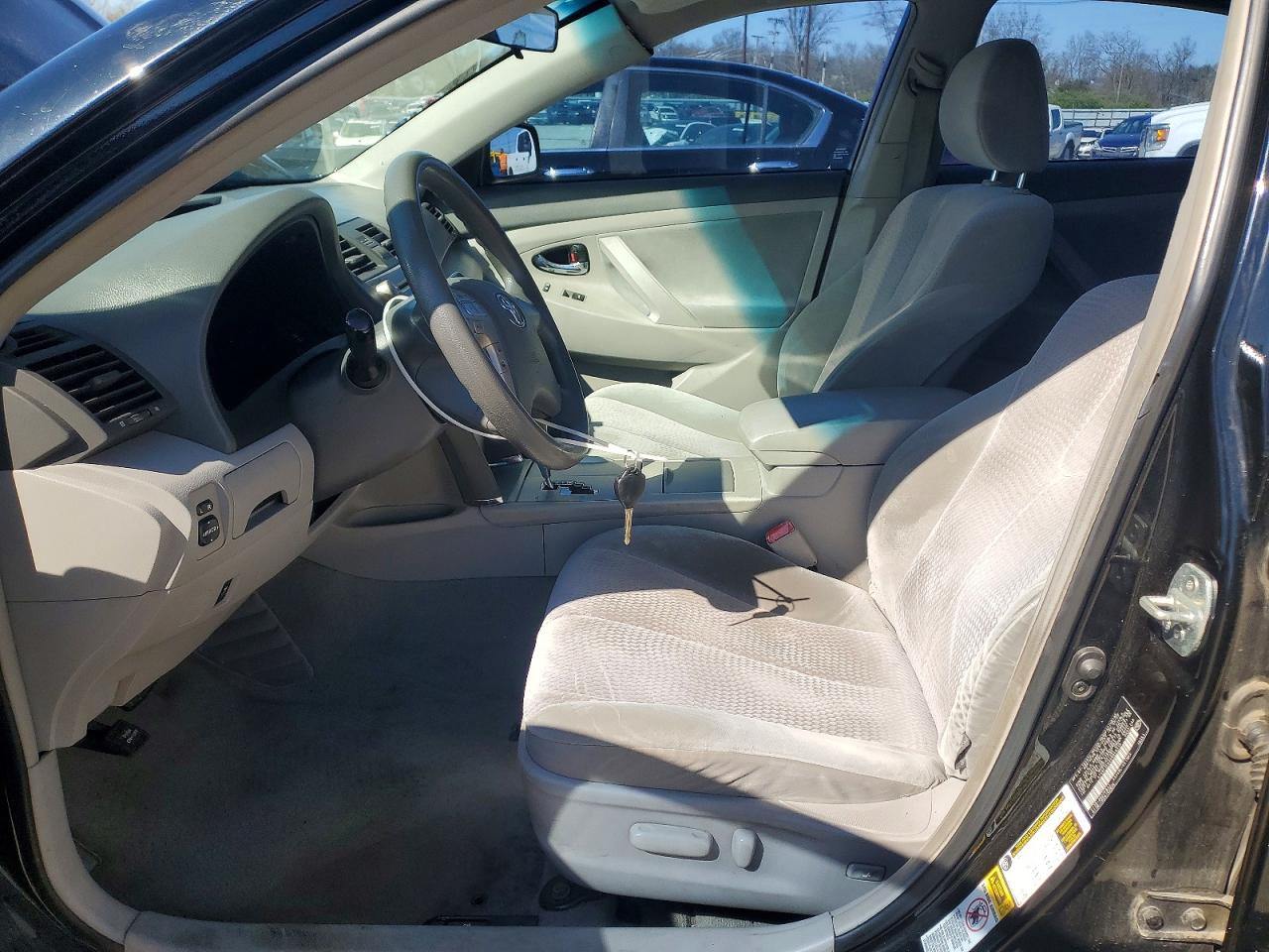 2010 TOYOTA CAMRY LE photo 7