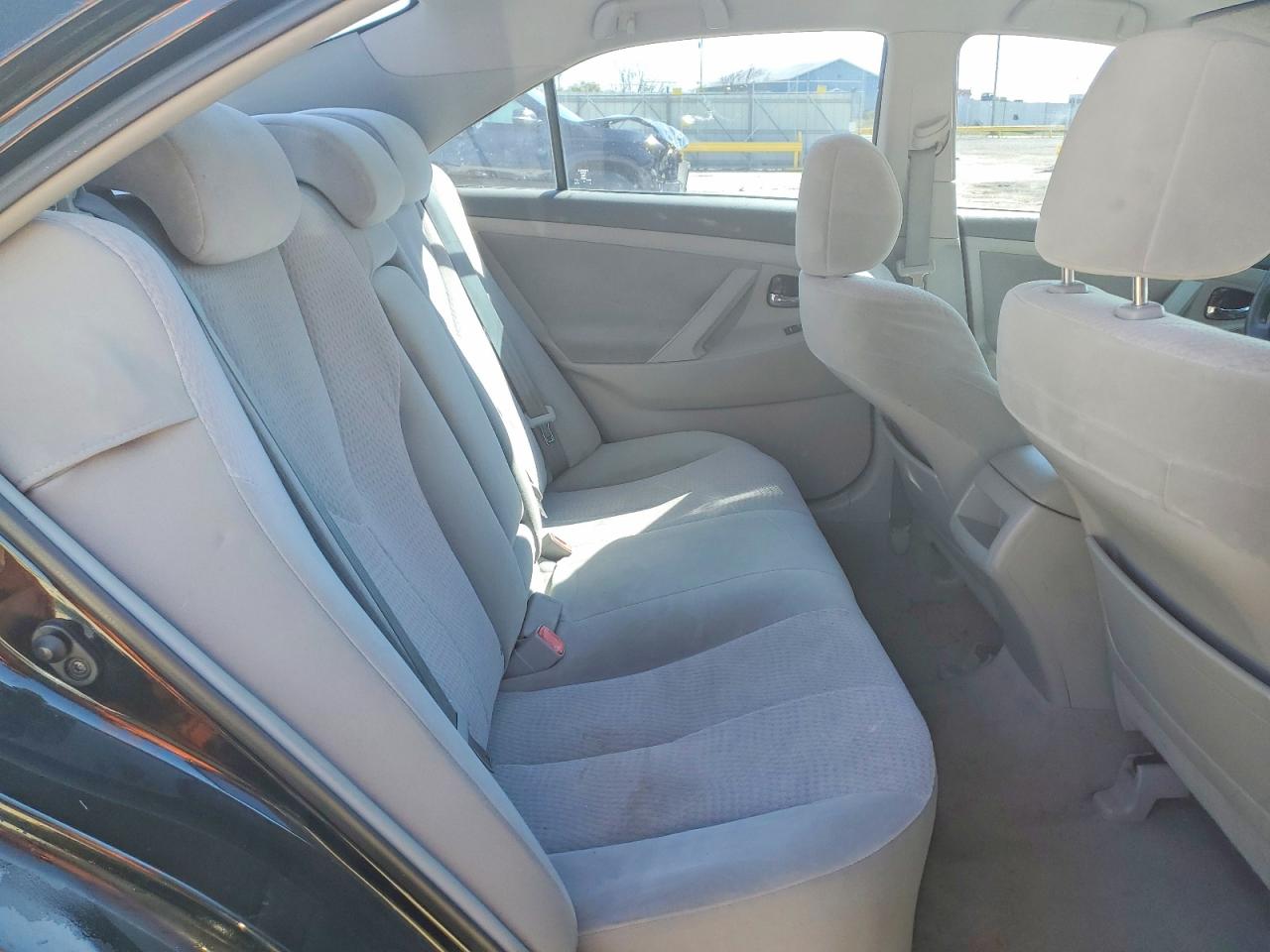 2010 TOYOTA CAMRY LE photo 10