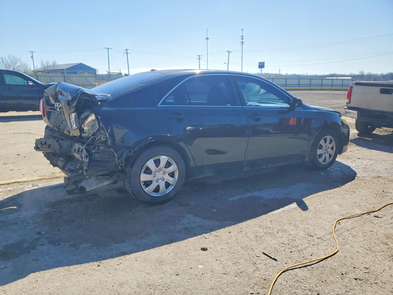 2010 TOYOTA CAMRY LE photo 3