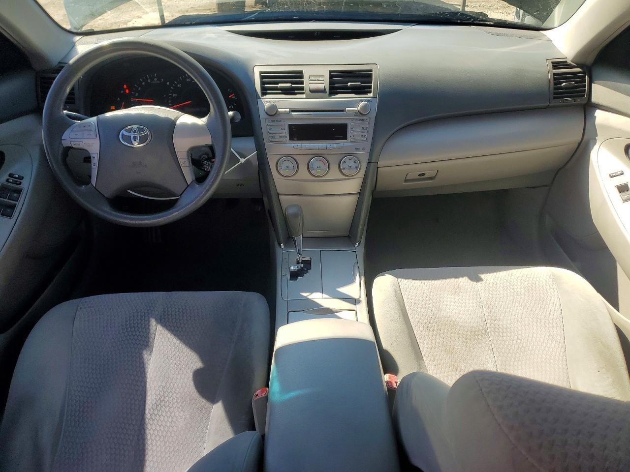 2010 TOYOTA CAMRY LE photo 8