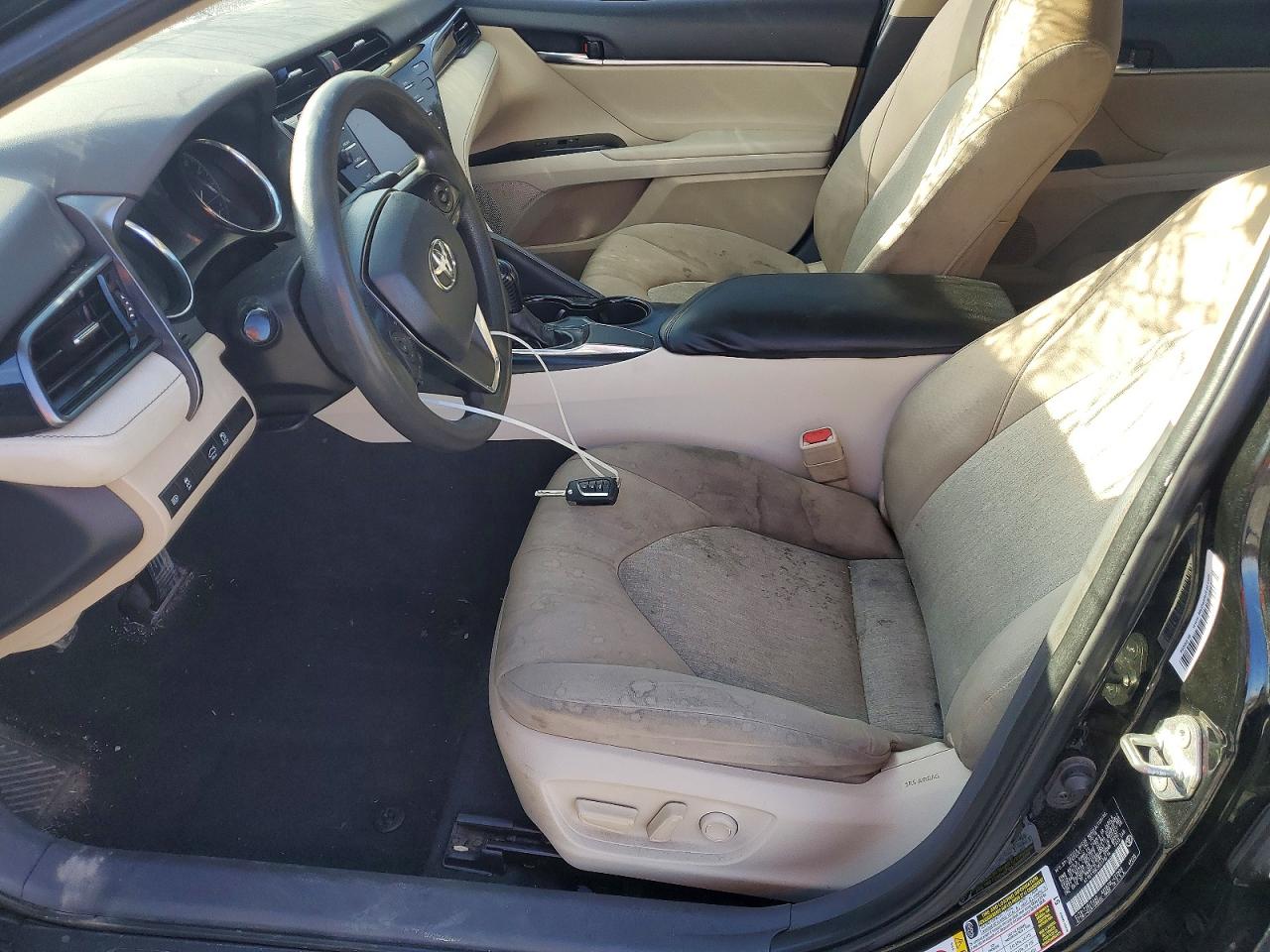 2019 TOYOTA CAMRY LE photo 7