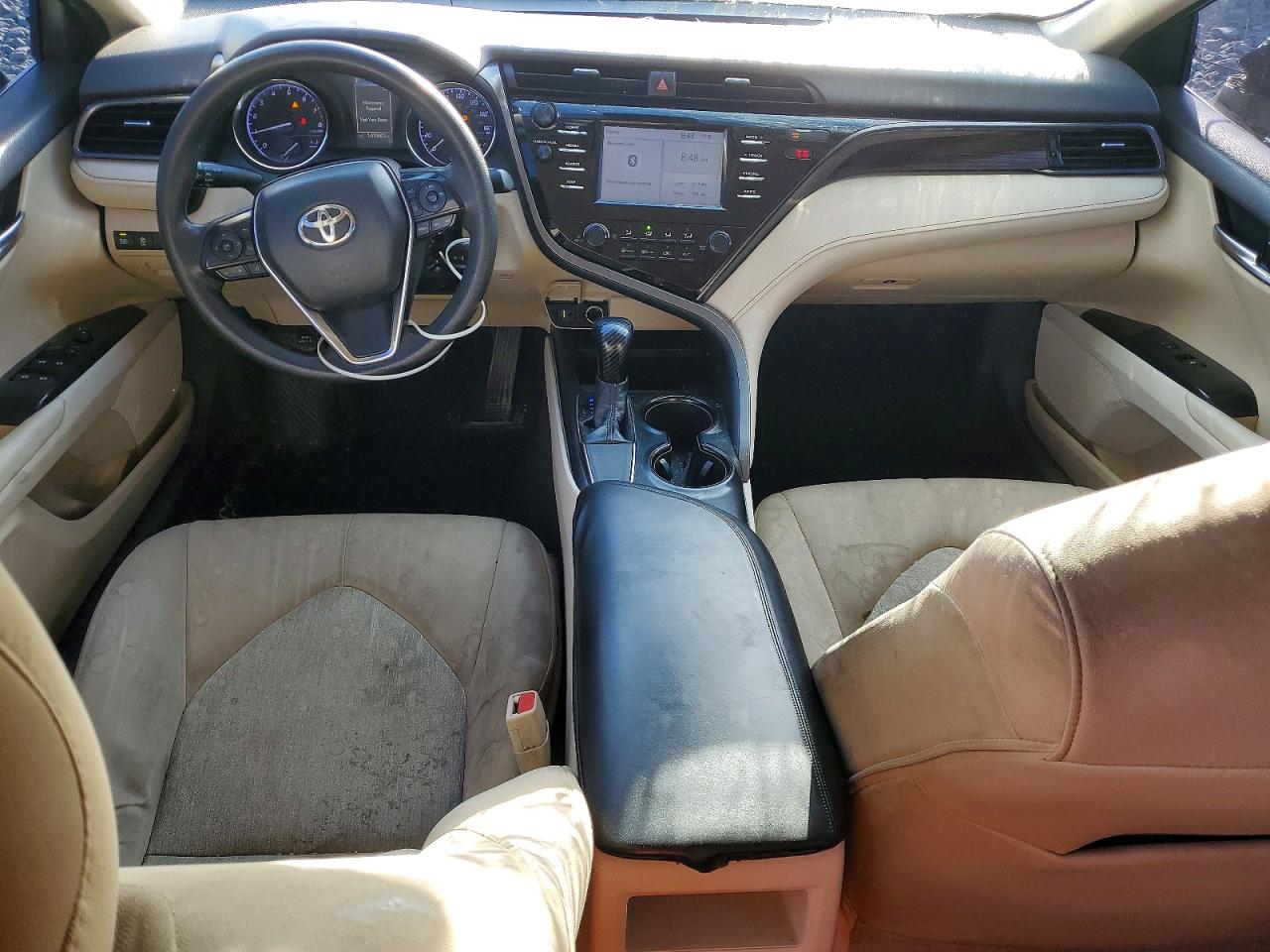 2019 TOYOTA CAMRY LE photo 8