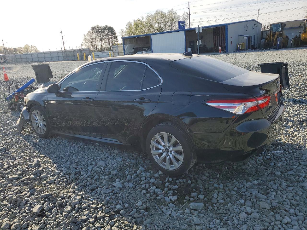 2019 TOYOTA CAMRY LE photo 2