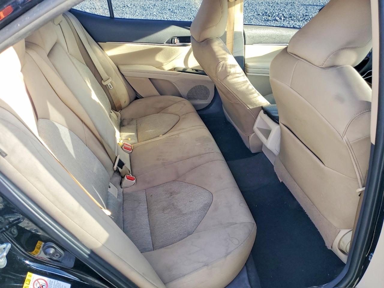 2019 TOYOTA CAMRY LE photo 10