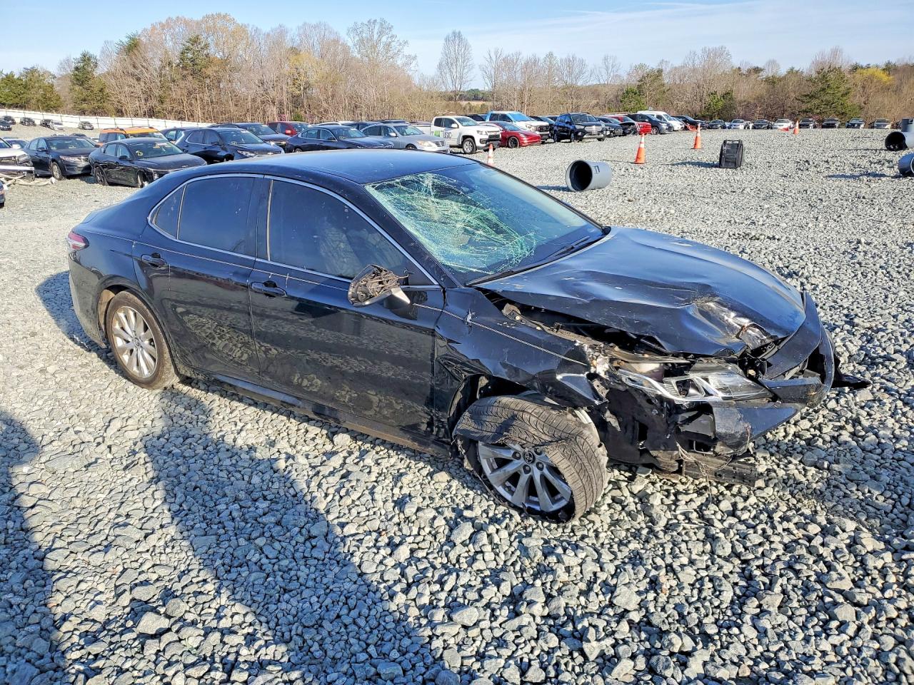 2019 TOYOTA CAMRY LE photo 4