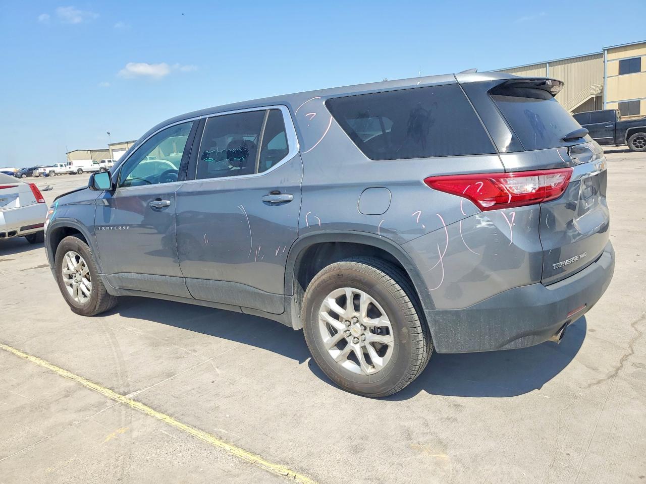 2020 CHEVROLET TRAVERSE LS photo 3