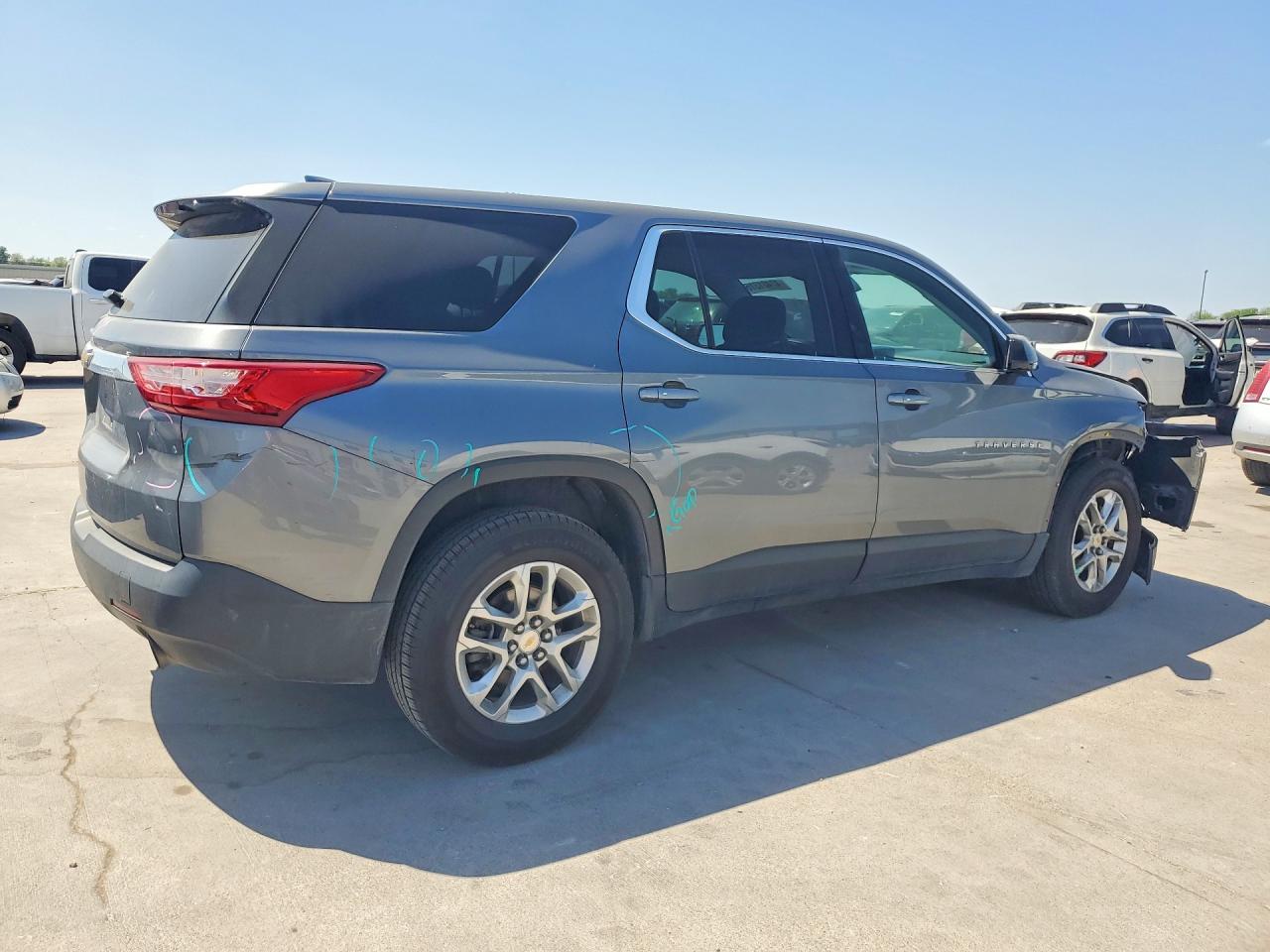 2020 CHEVROLET TRAVERSE LS photo 5