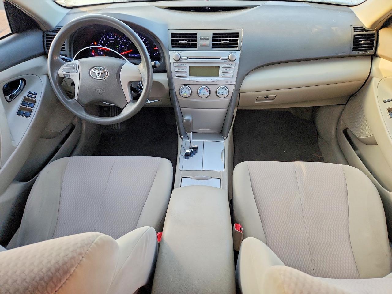 2011 TOYOTA CAMRY LE photo 8
