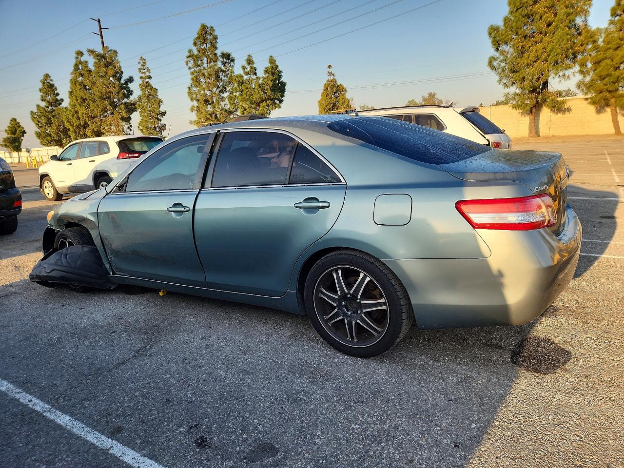 2011 TOYOTA CAMRY LE photo 2