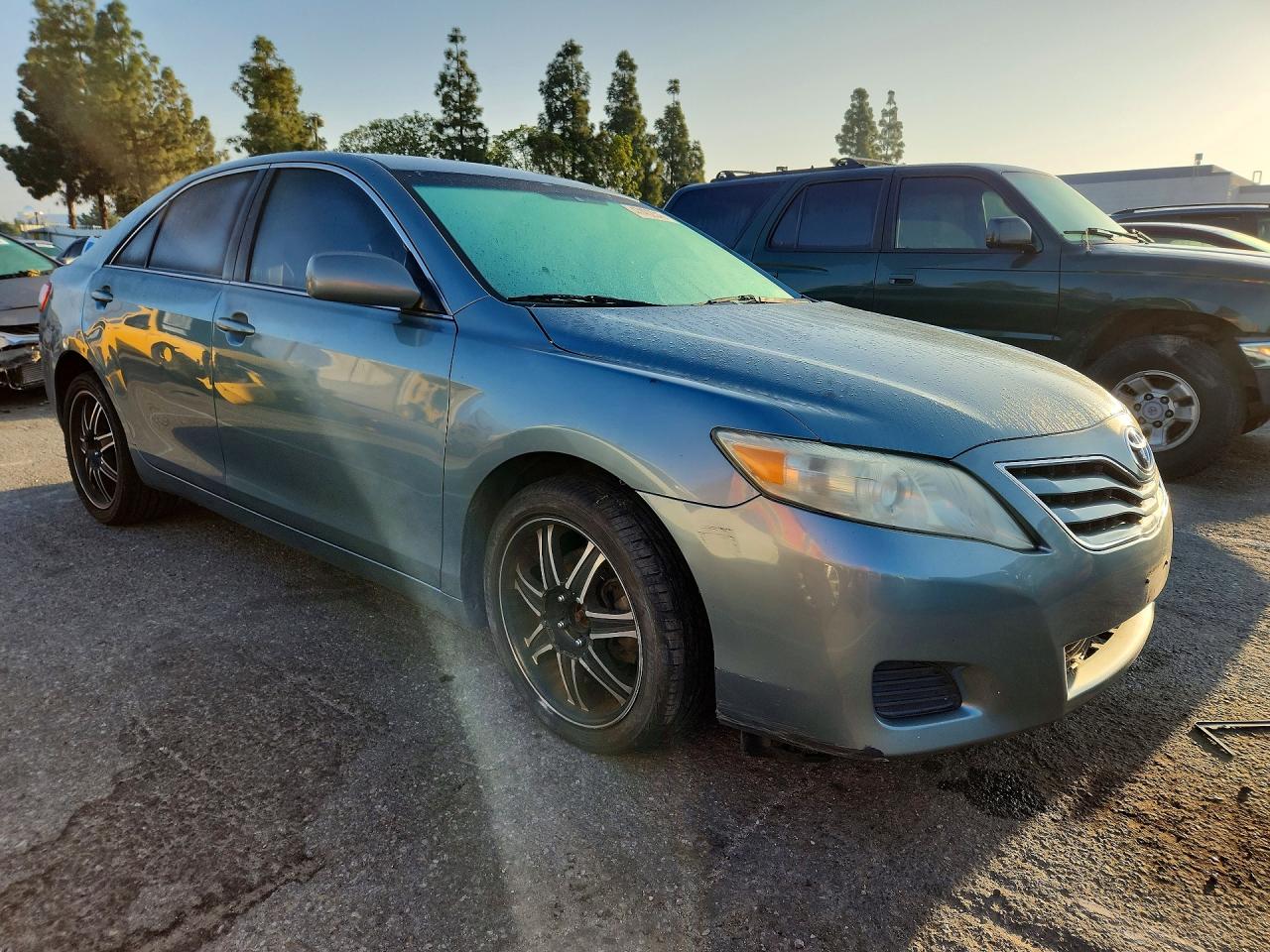 2011 TOYOTA CAMRY LE photo 4
