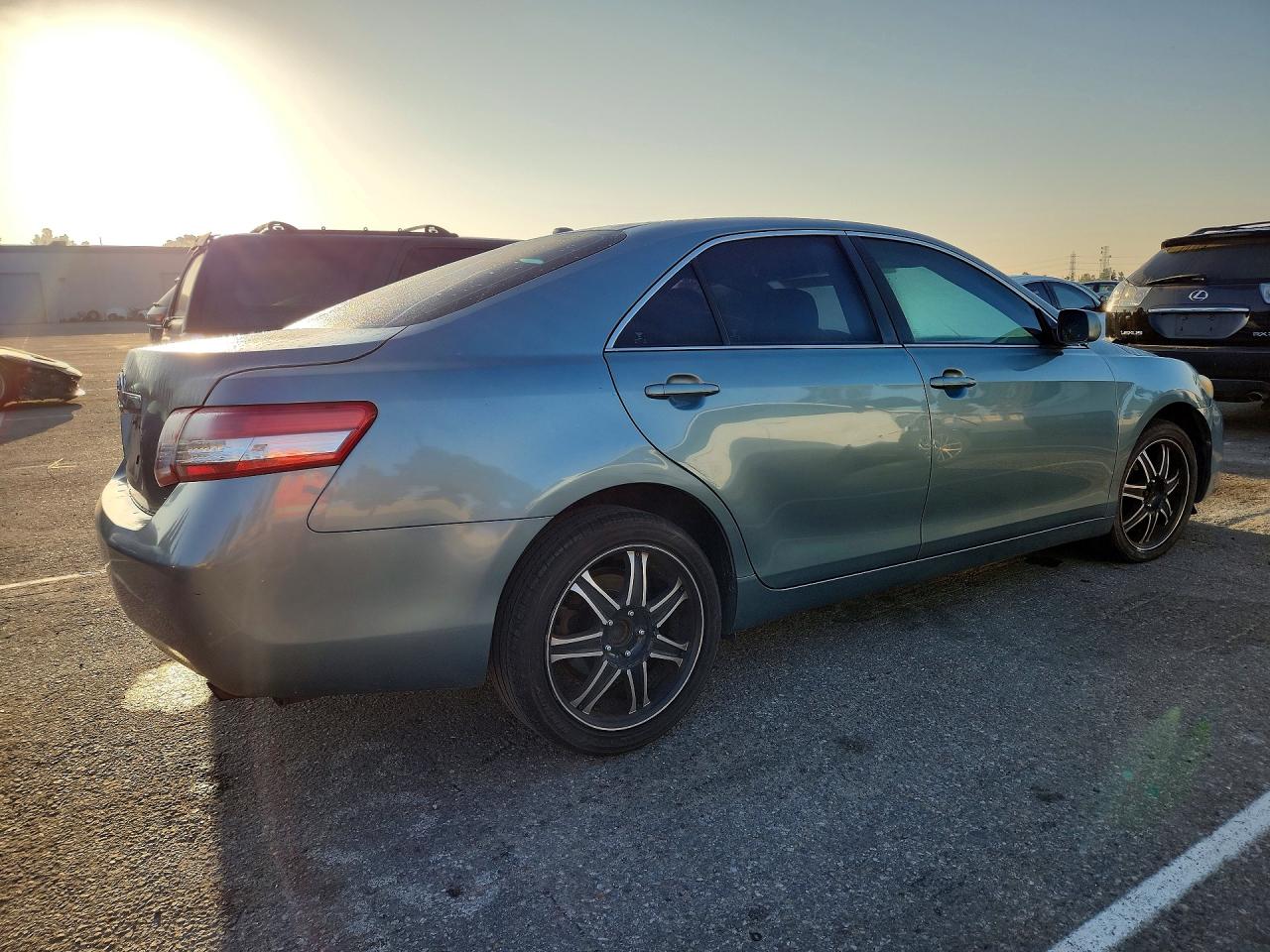 2011 TOYOTA CAMRY LE photo 3