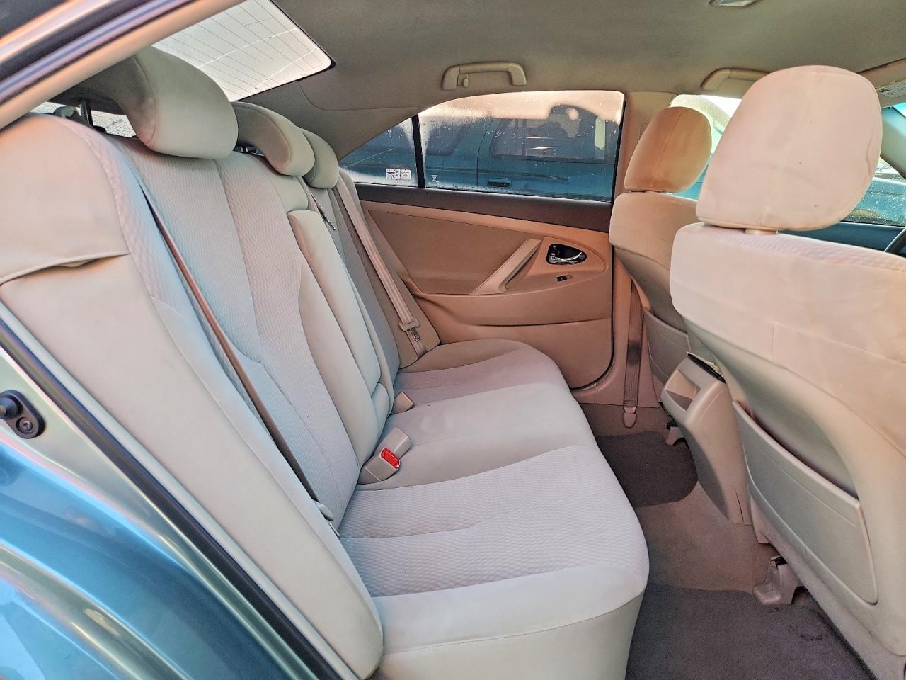 2011 TOYOTA CAMRY LE photo 10