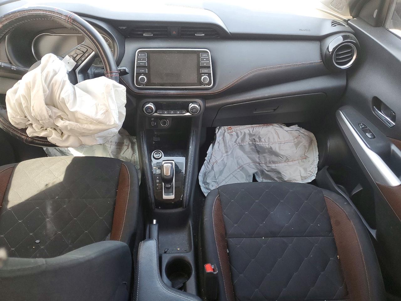 2020 NISSAN KICKS SR photo 15