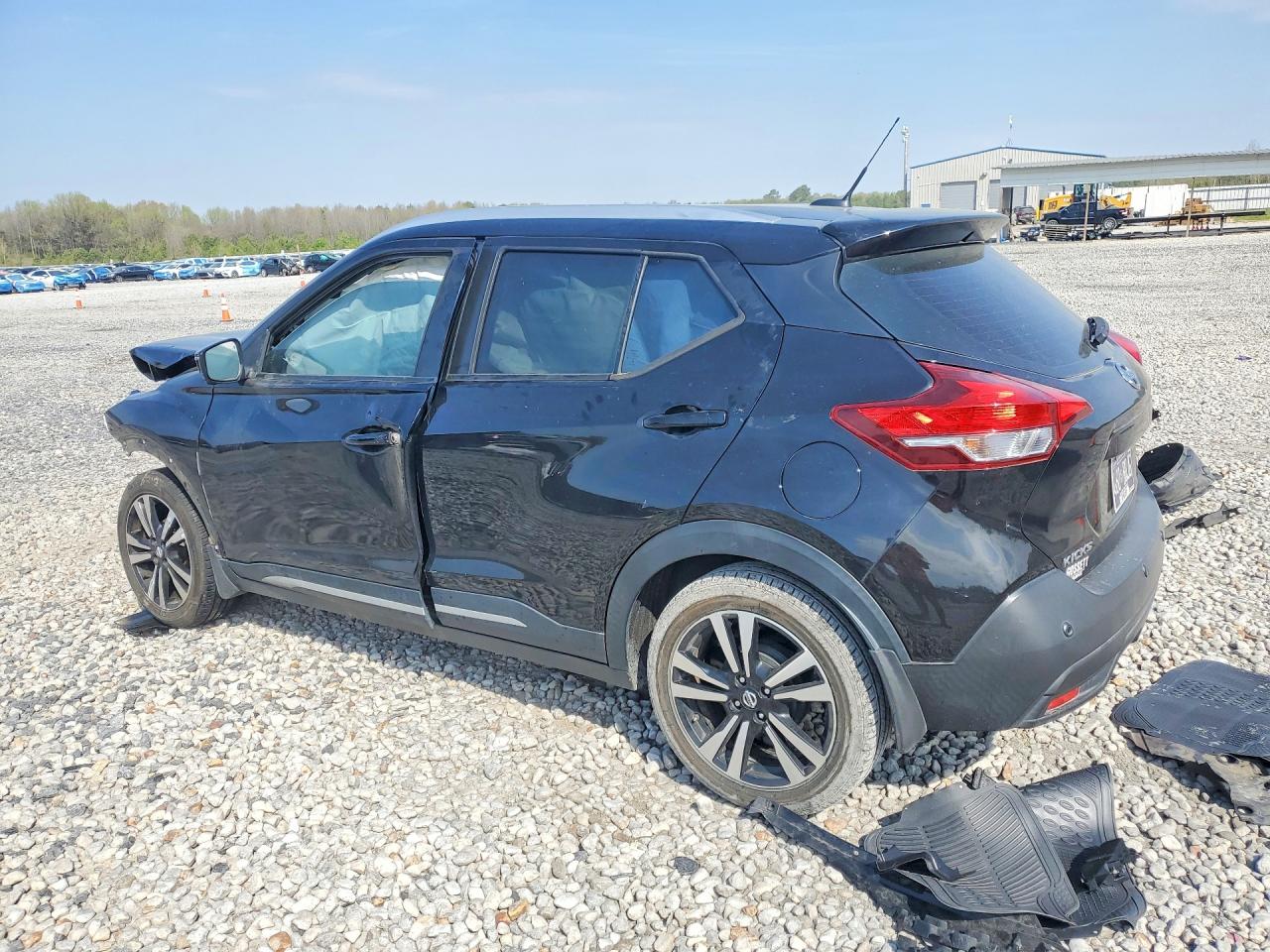 2020 NISSAN KICKS SR photo 3
