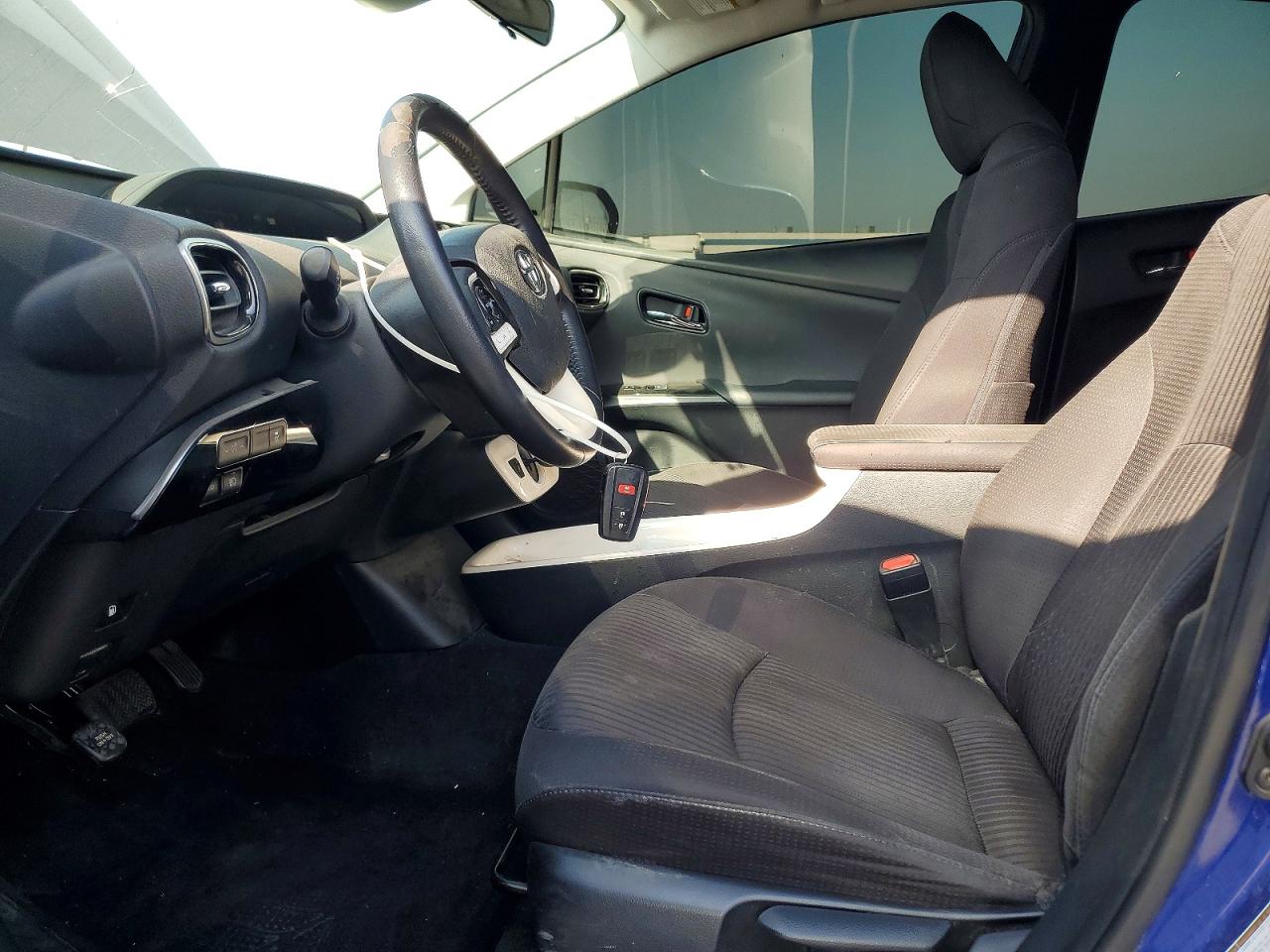 2016 TOYOTA PRIUS THREE photo 13
