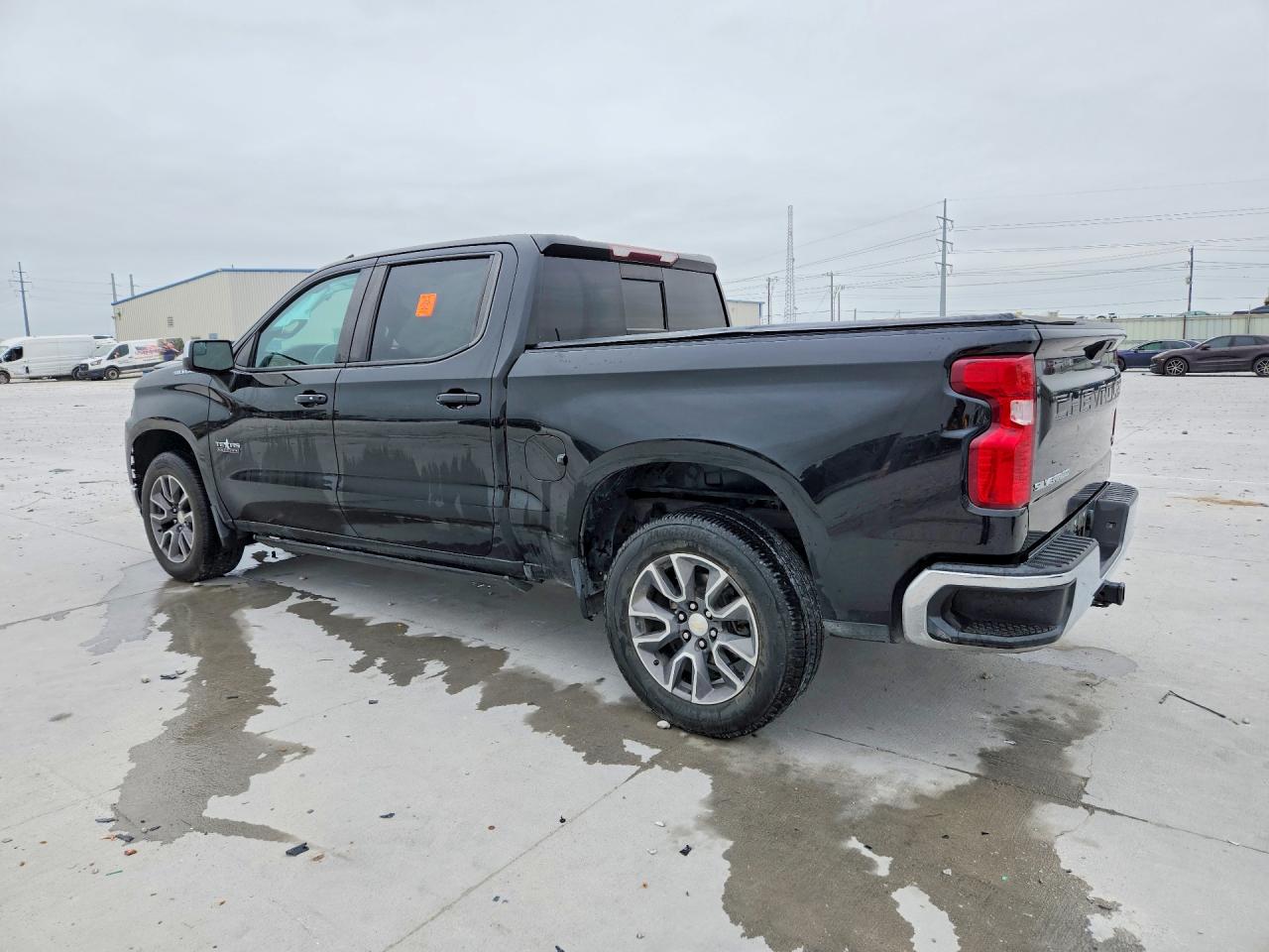 2021 CHEVROLET SILVERADO C1500 LT photo 2