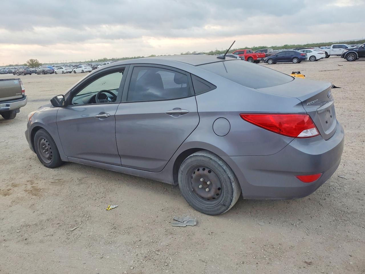 2015 HYUNDAI ACCENT GLS photo 2