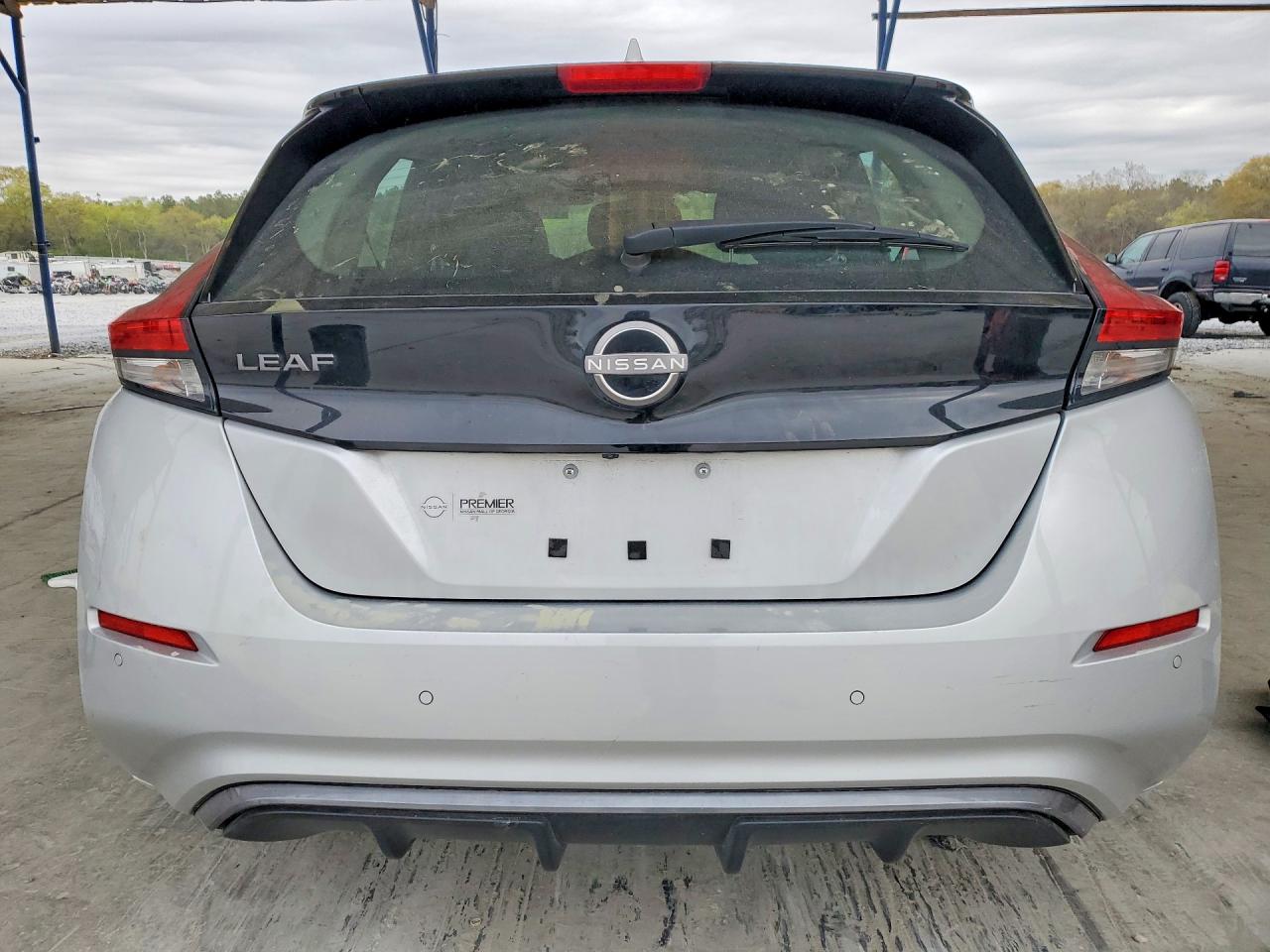 2023 NISSAN LEAF S photo 6