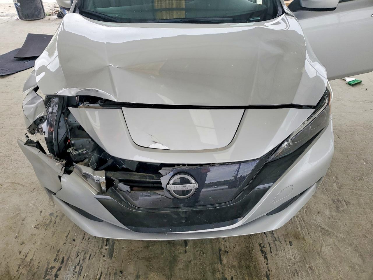 2023 NISSAN LEAF S photo 11