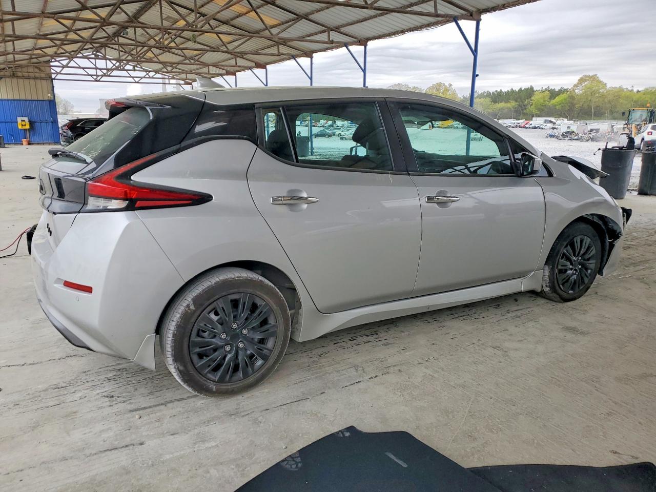 2023 NISSAN LEAF S photo 3