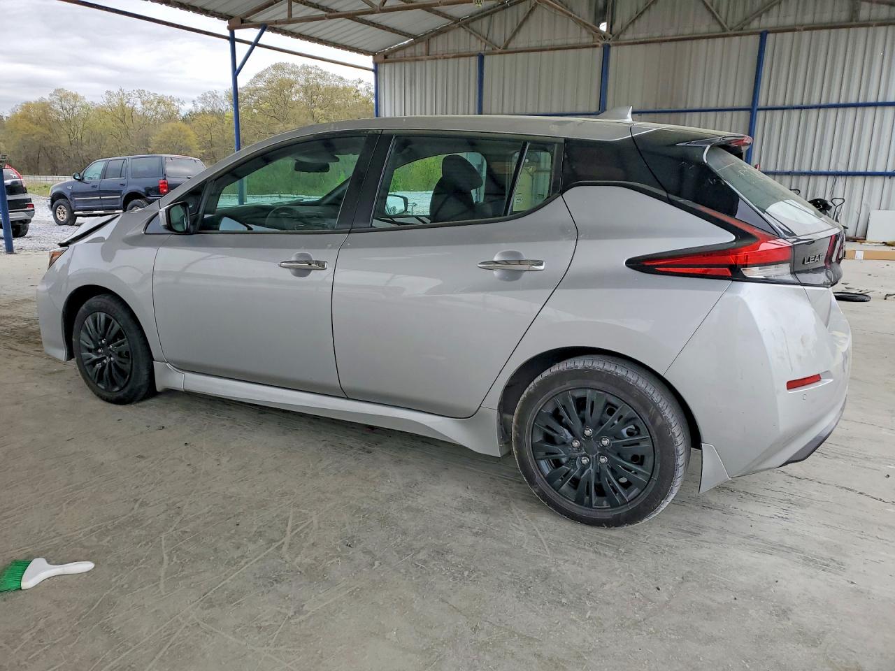 2023 NISSAN LEAF S photo 2