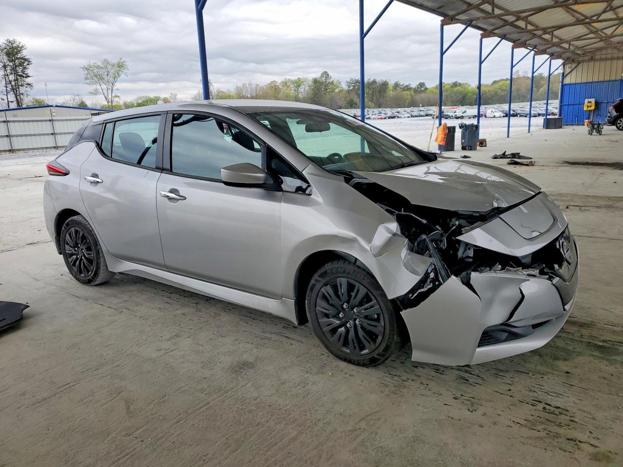 2023 NISSAN LEAF S photo 4