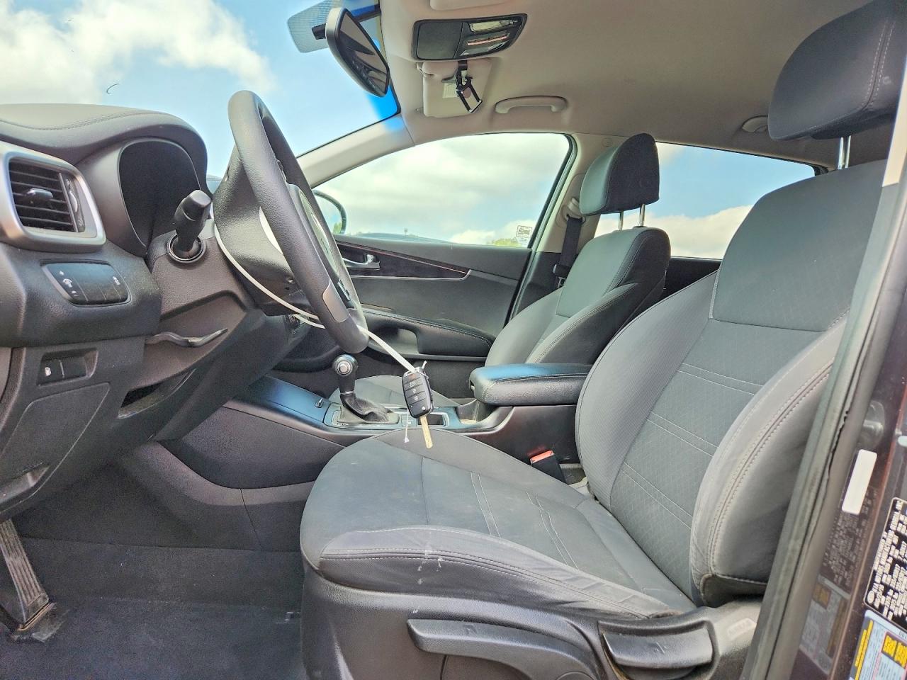 2017 KIA SORENTO LX photo 7