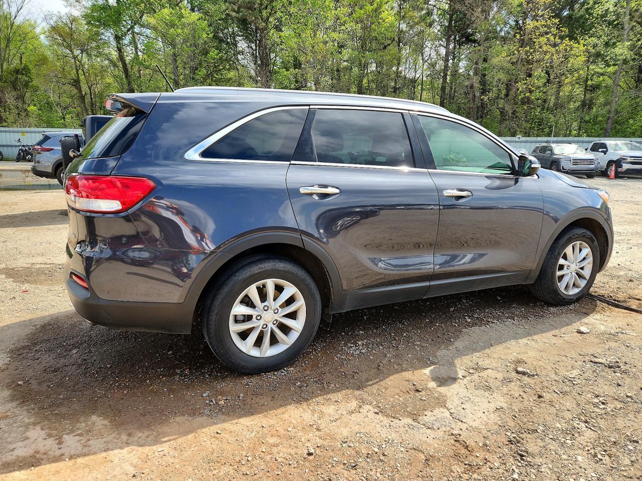 2017 KIA SORENTO LX photo 3