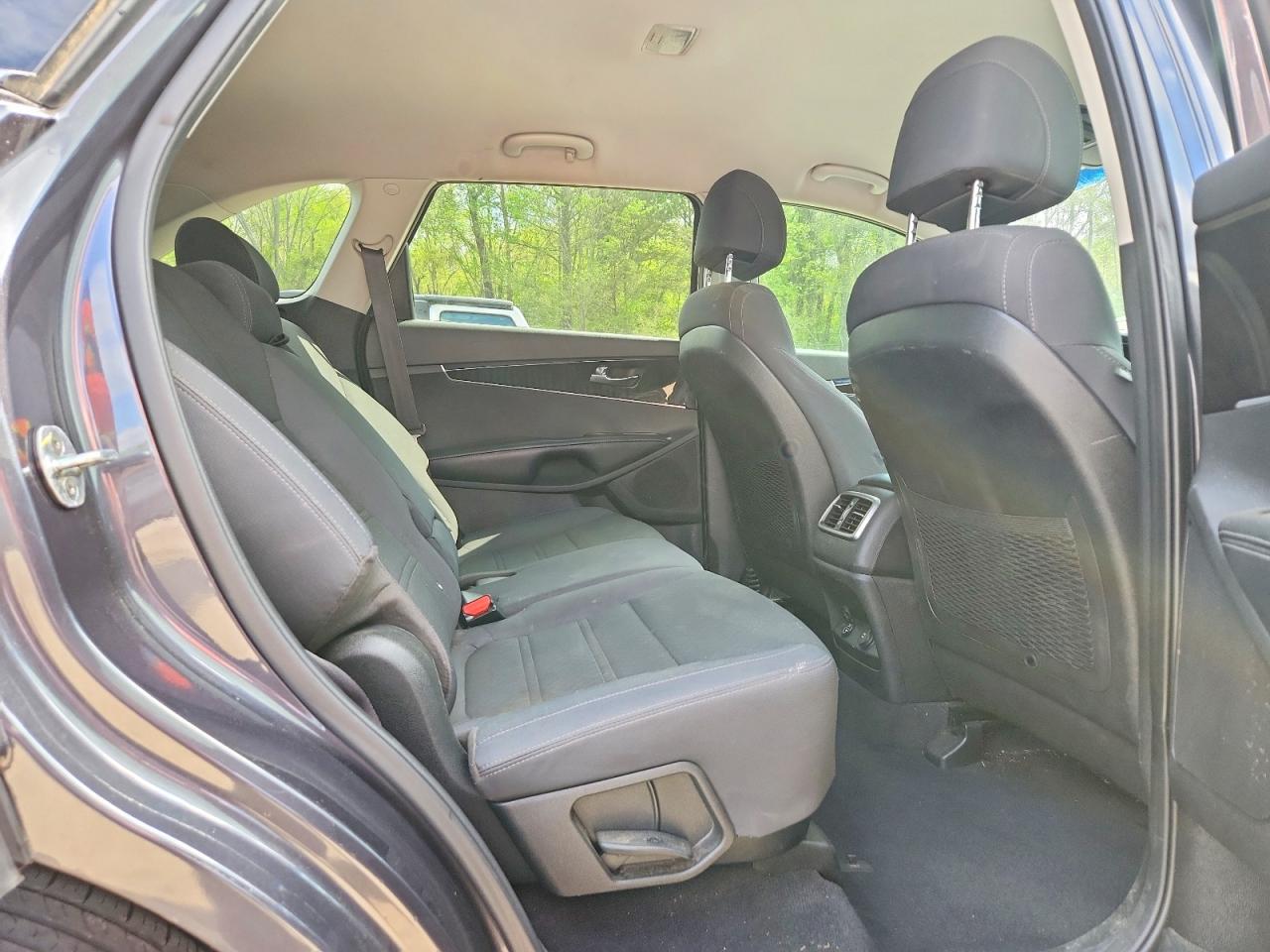 2017 KIA SORENTO LX photo 11