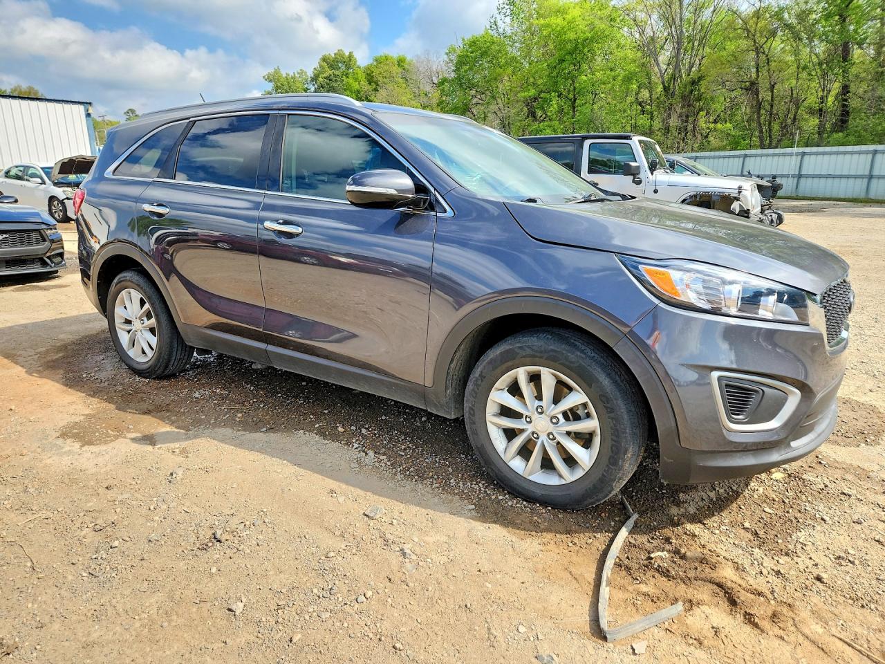 2017 KIA SORENTO LX photo 4